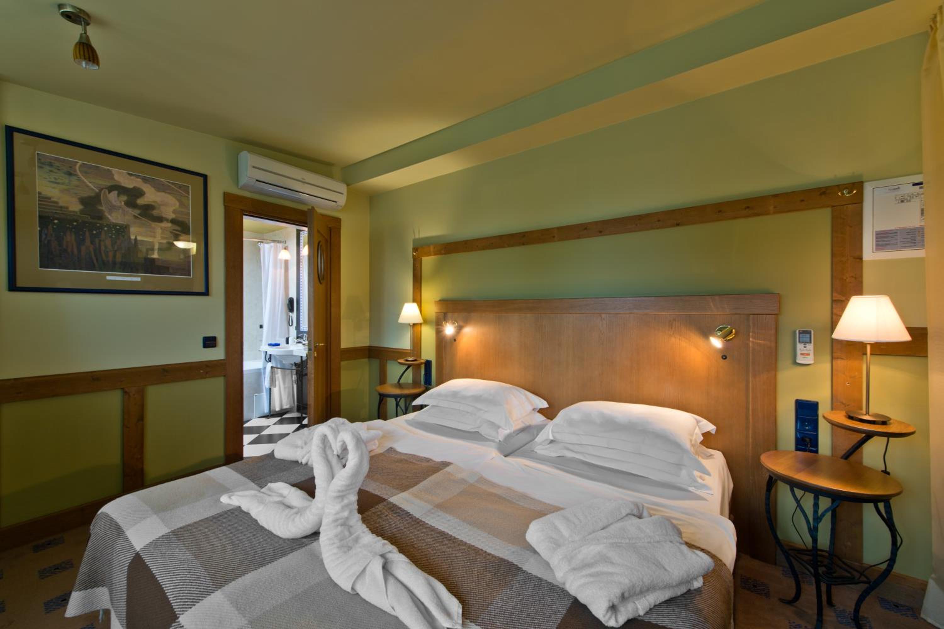 Double or Twin Room with Sauna and Jacuzzi access - Photo 11