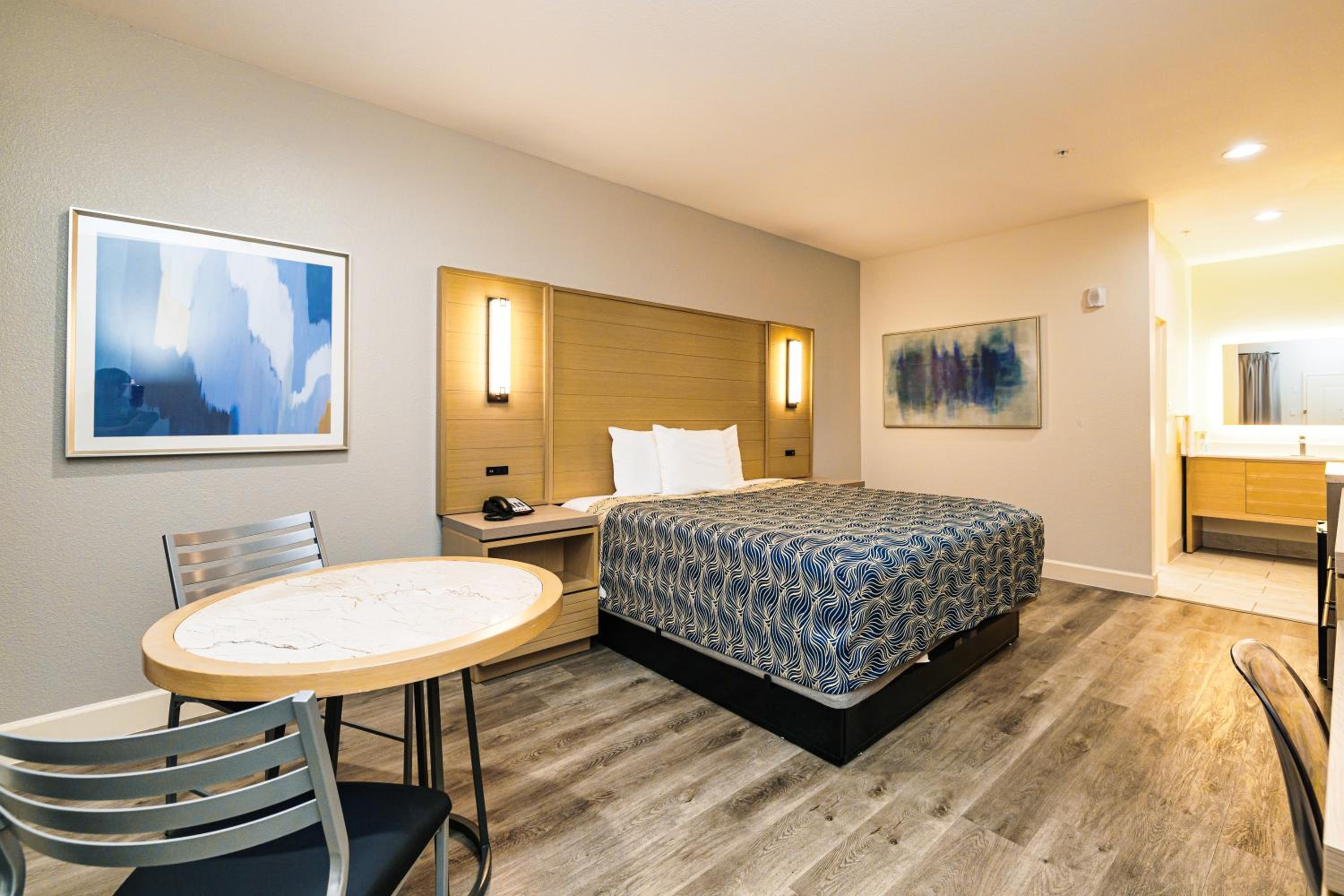 Deluxe King Room - Photo 6