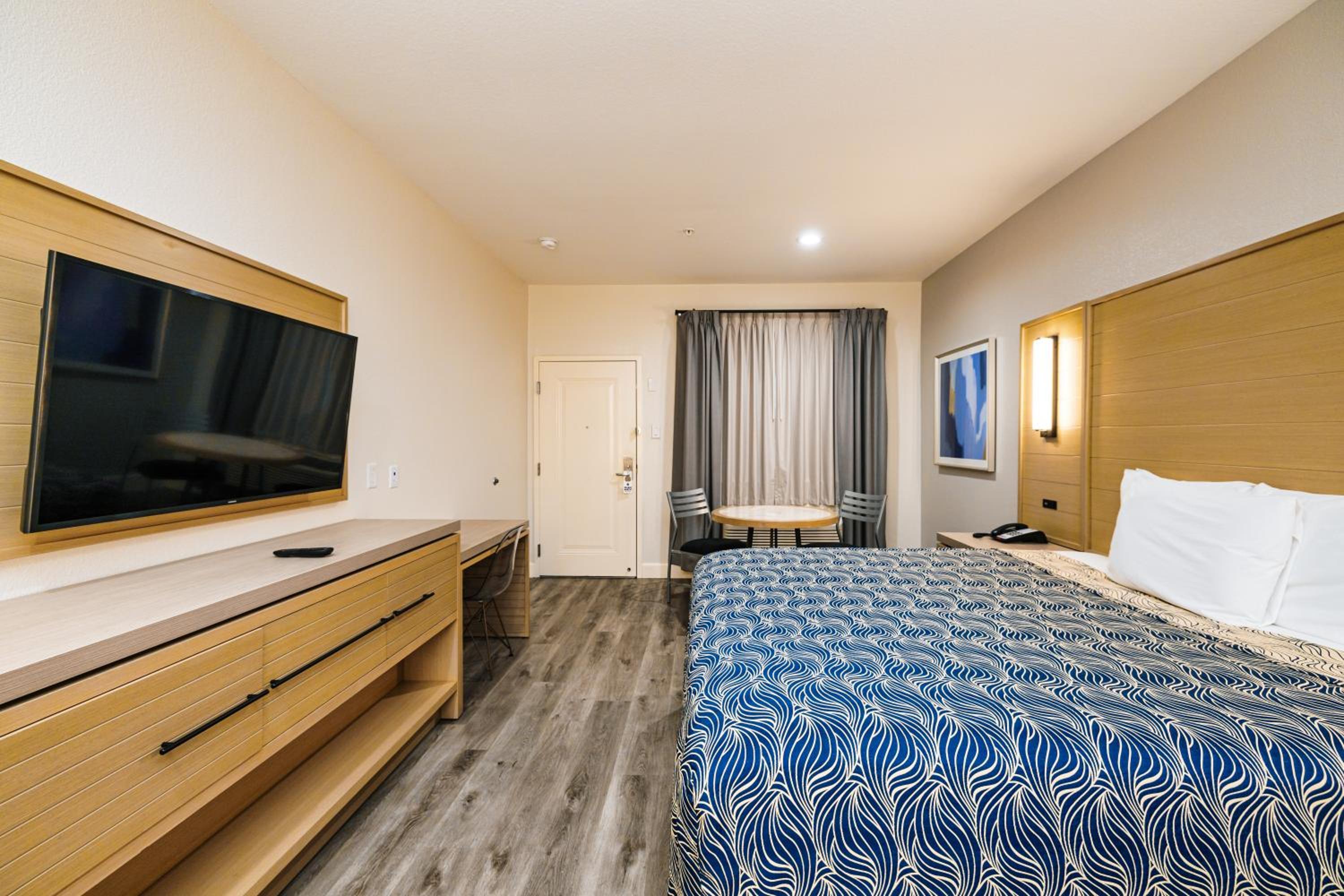 Deluxe King Room - Photo 3