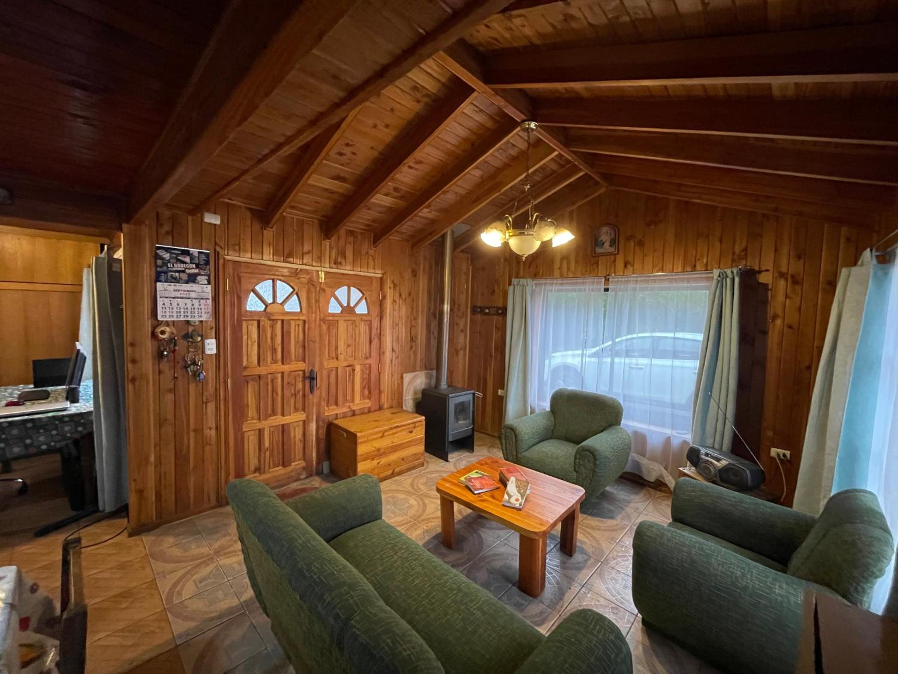 Five-Bedroom House photo 1