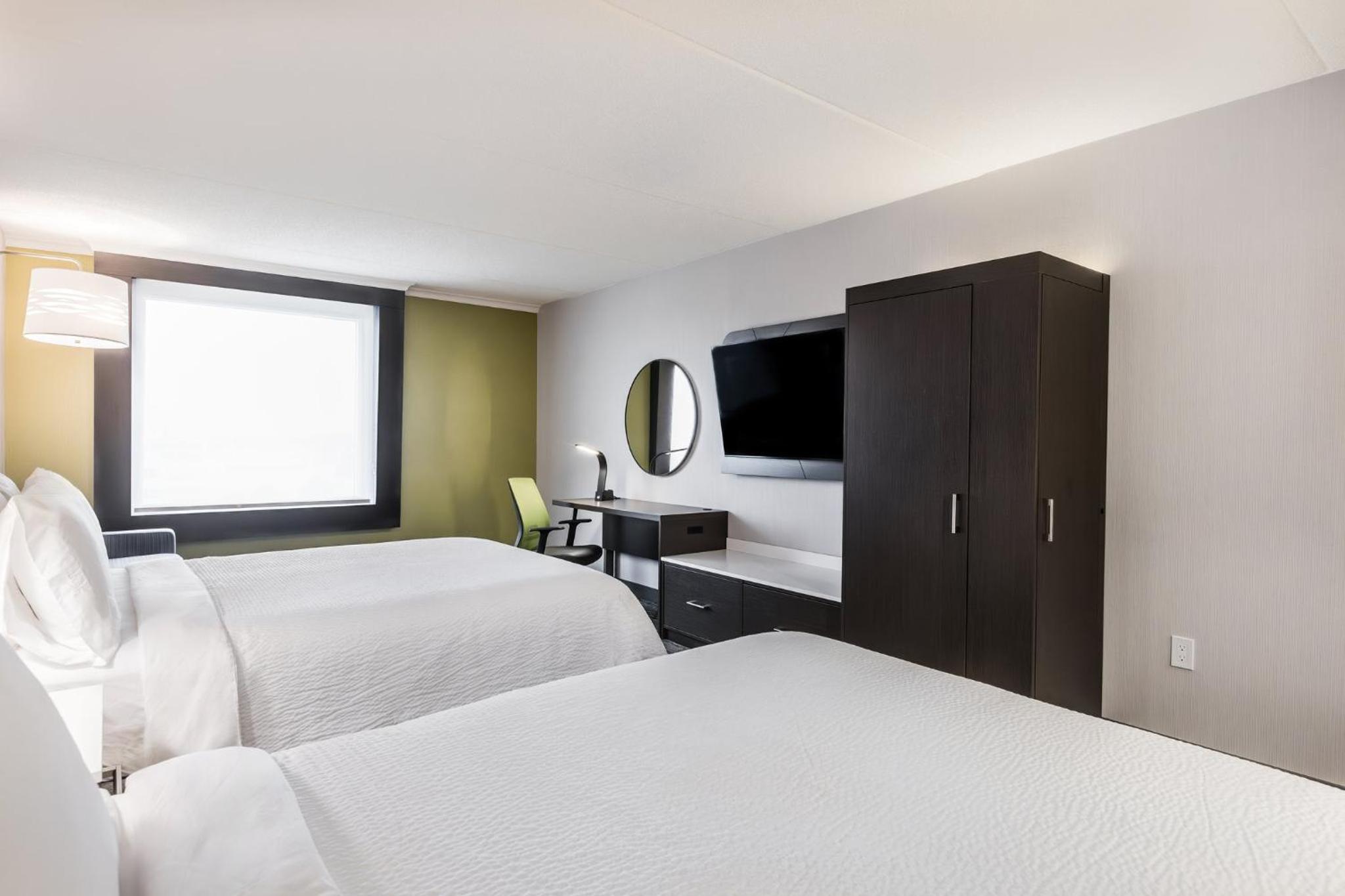 Standard Room with Two Queen Beds and Runway View - Photo 2