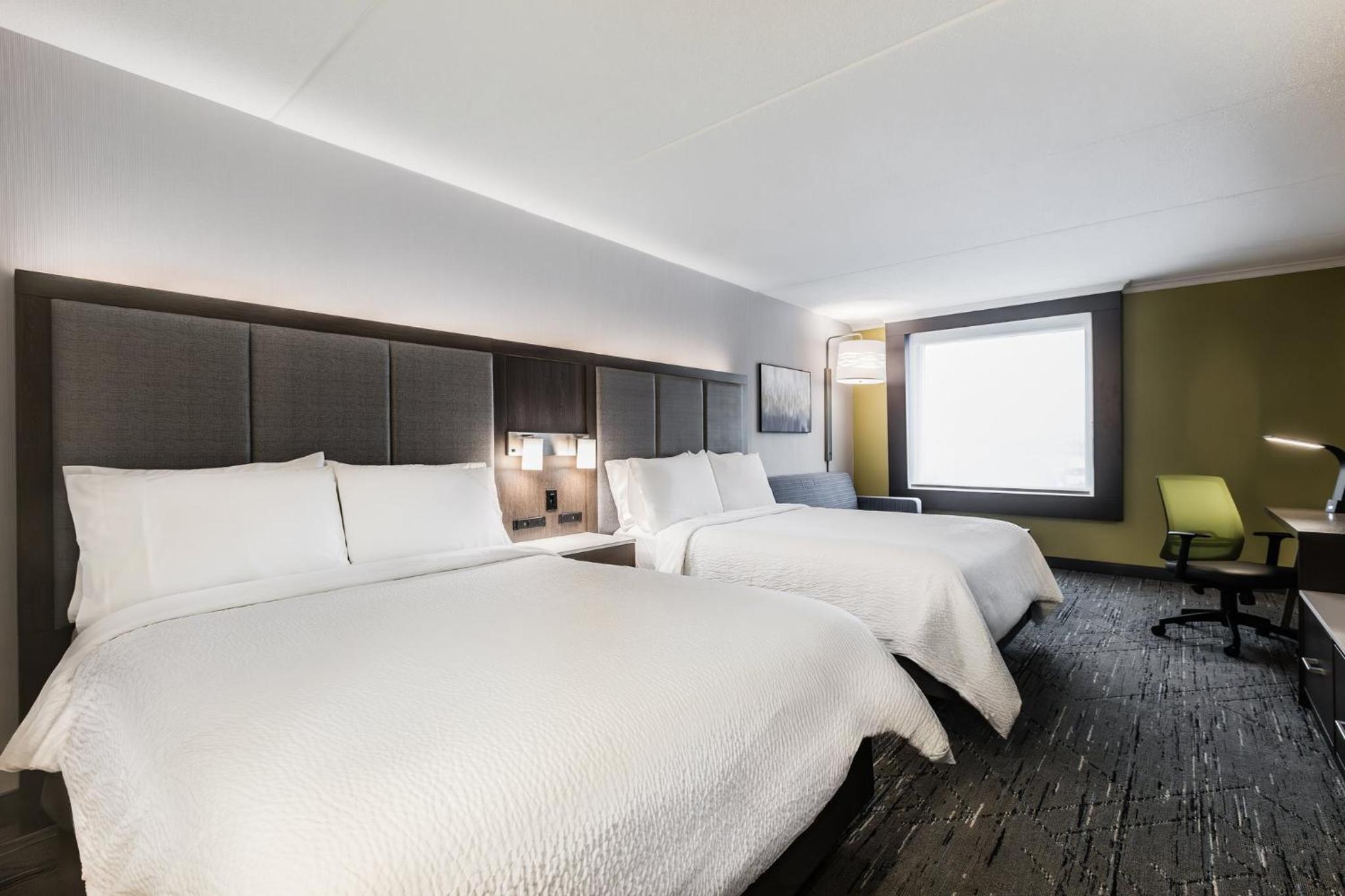 Standard Room with Two Queen Beds and Runway View - Photo 7