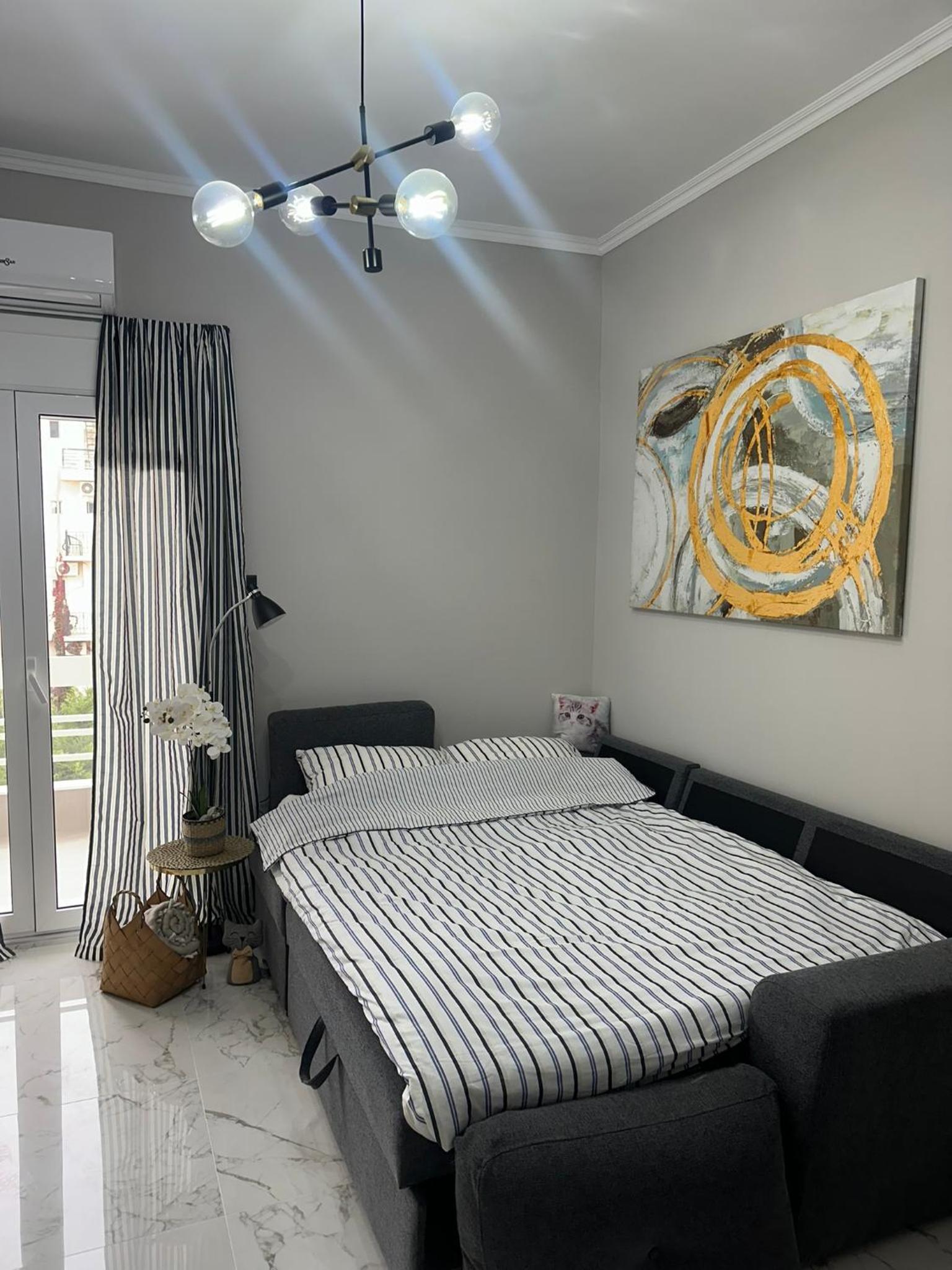 One-Bedroom Apartment photo 2