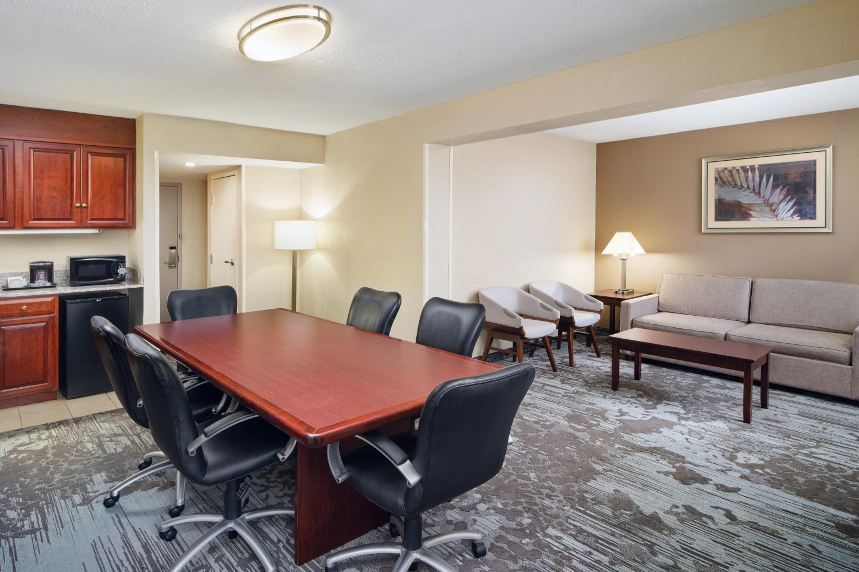 King Jr Suite - Non-Smoking - Photo 6