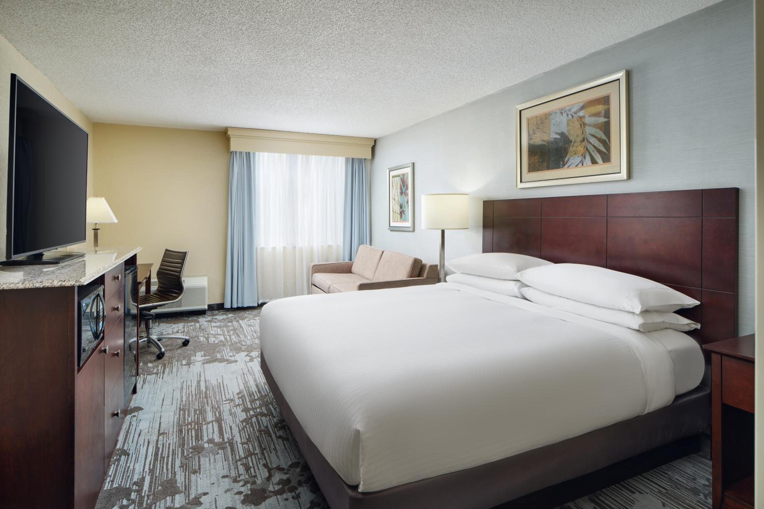 King Room - Non-Smoking - Photo 5