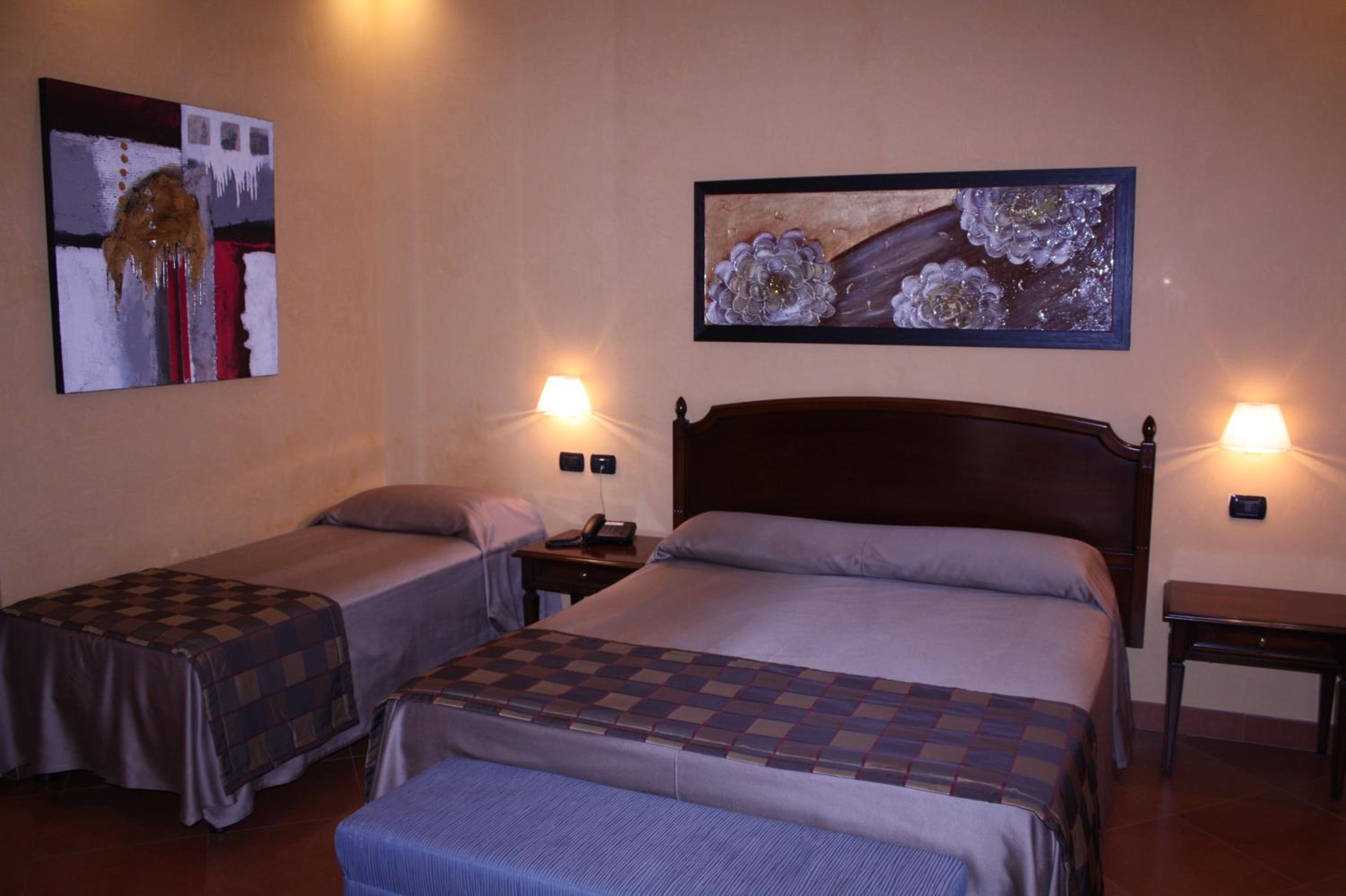 Classic Triple Room - Photo 7