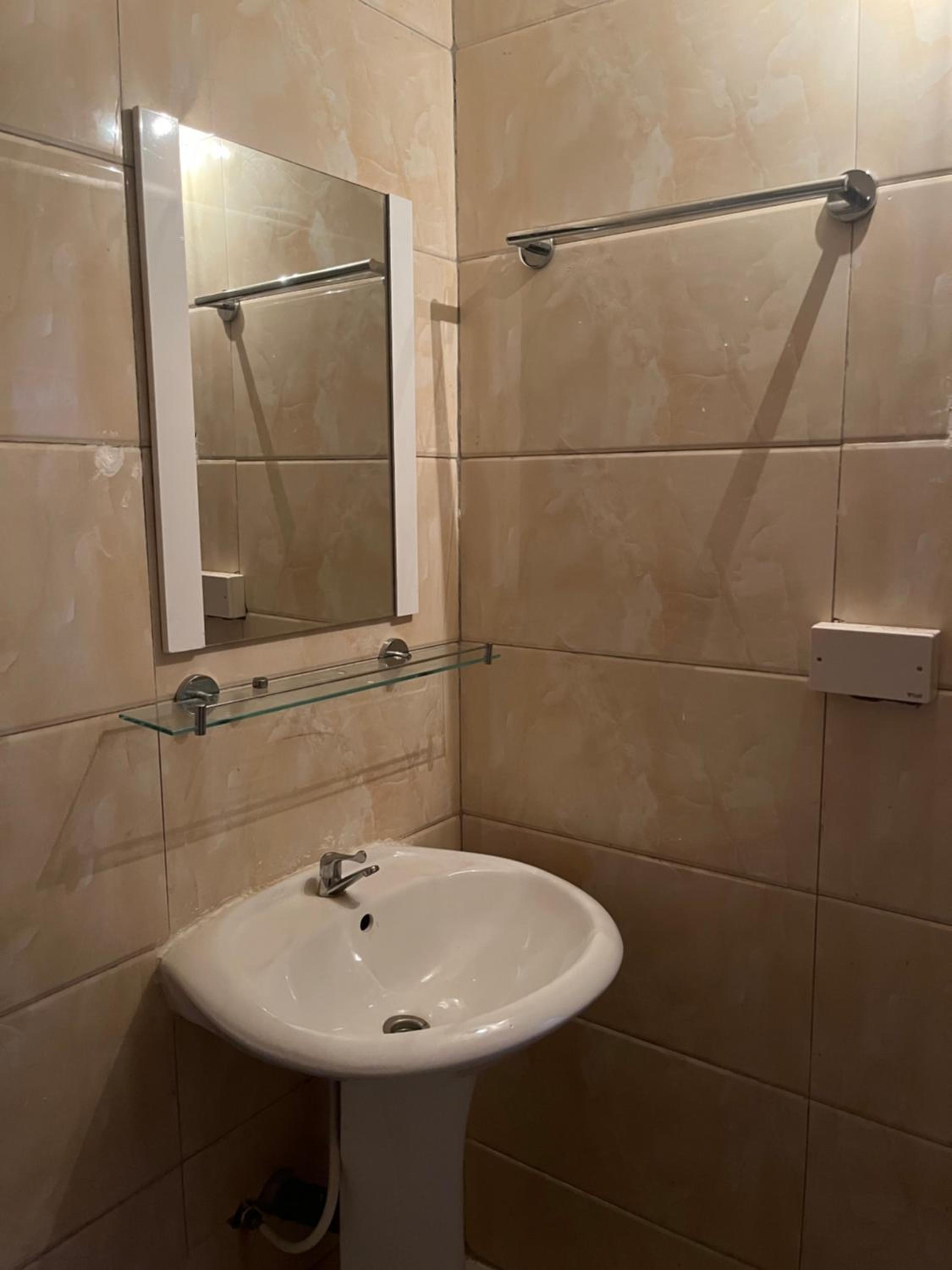 Double Room with Private Bathroom photo 2