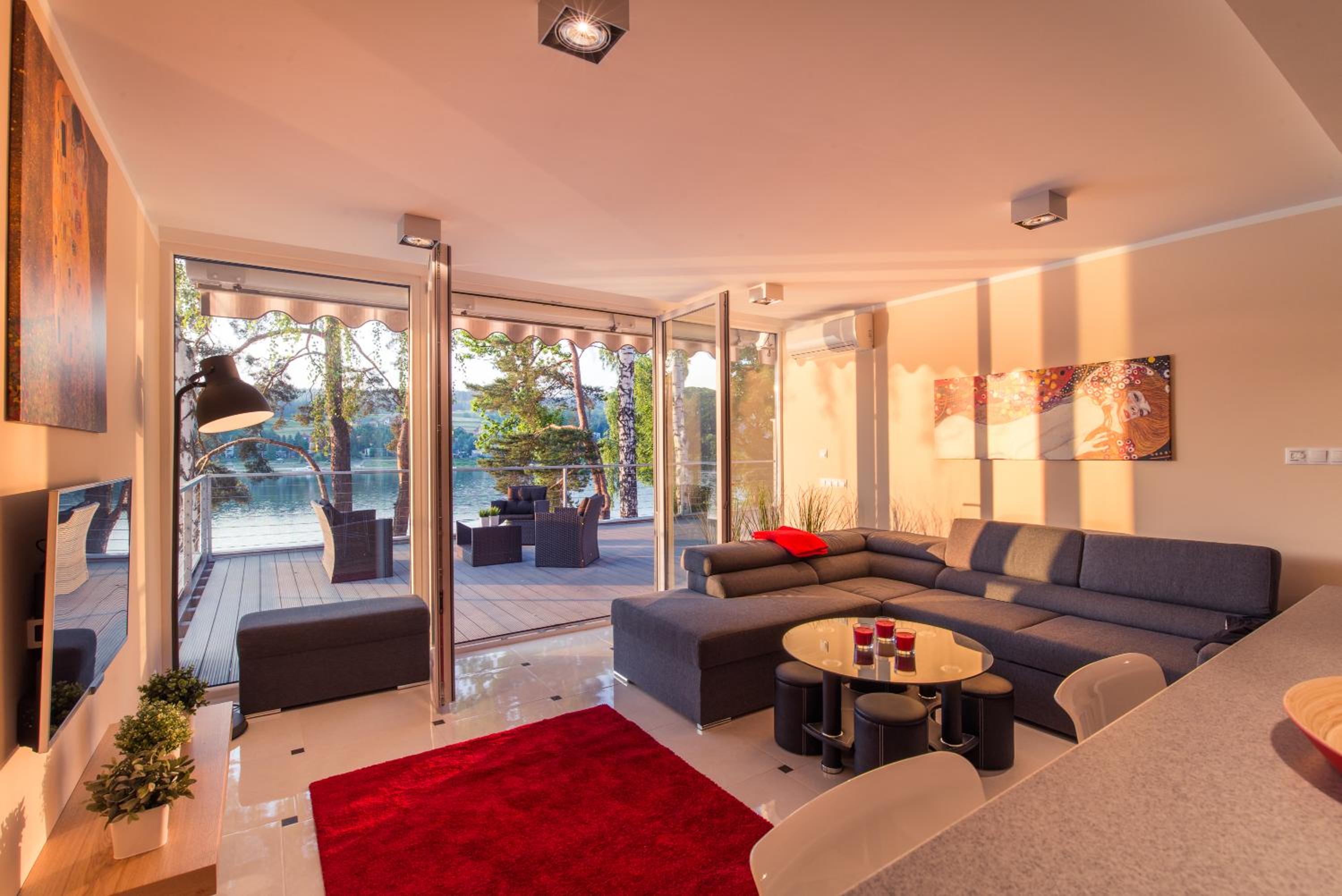 Executive Suite - Photo 14