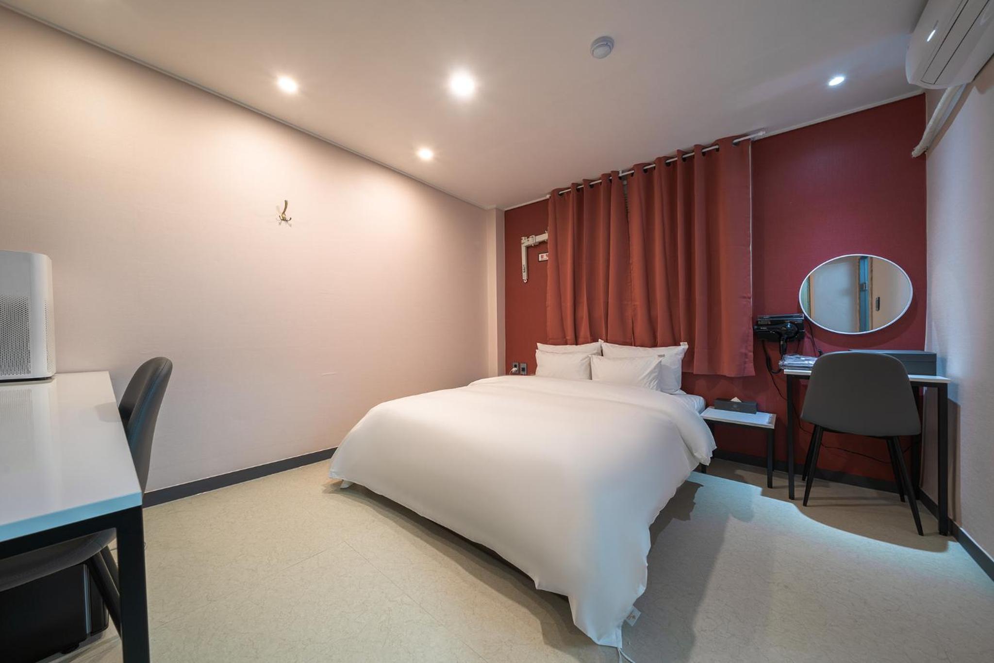 Queen Room photo 3