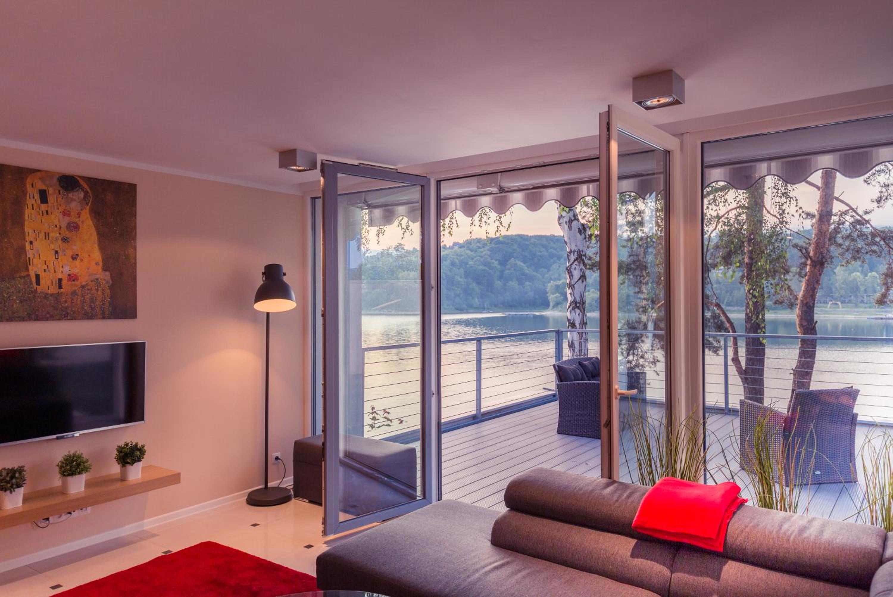 Executive Suite - Photo 16