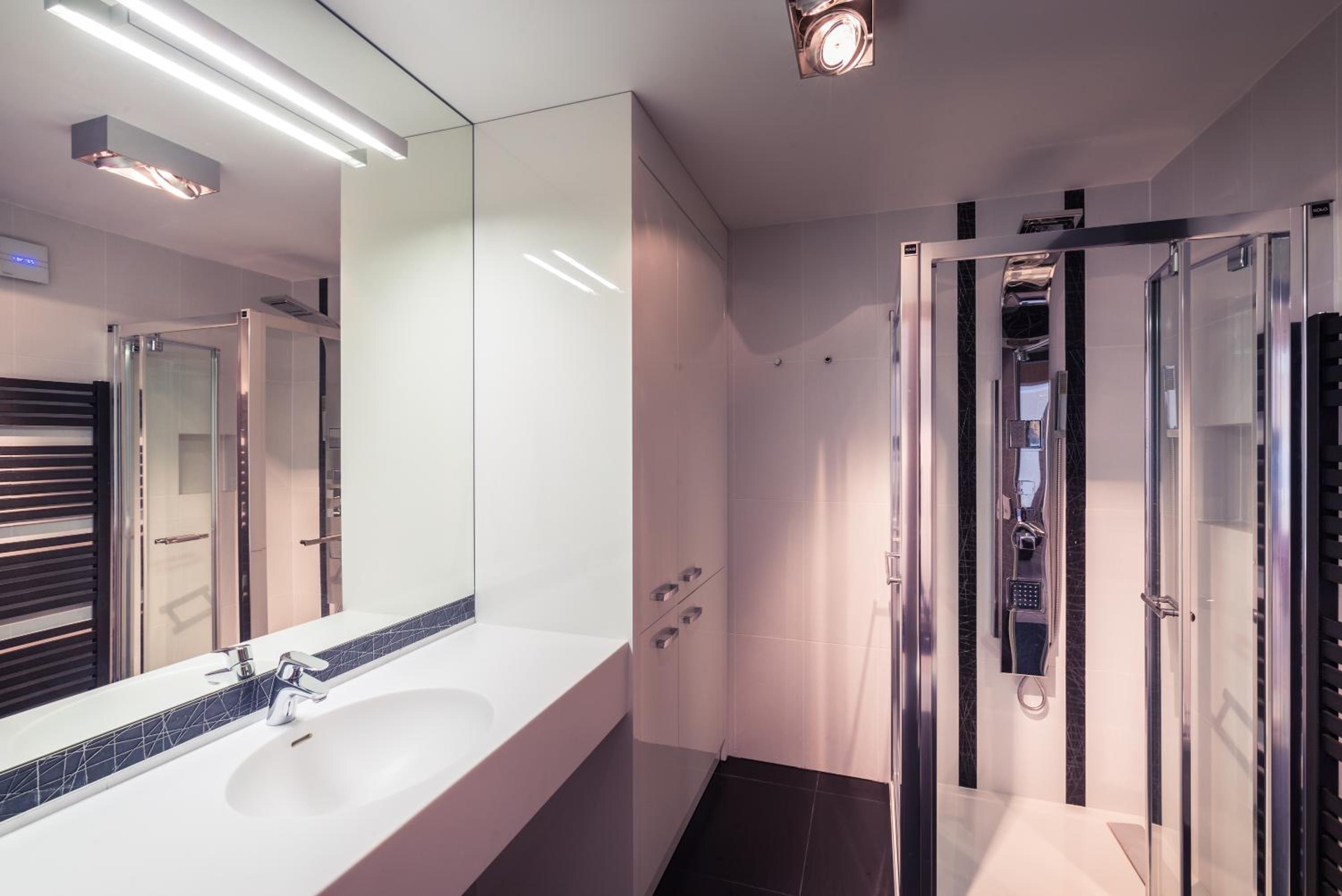 Executive Suite - Photo 20