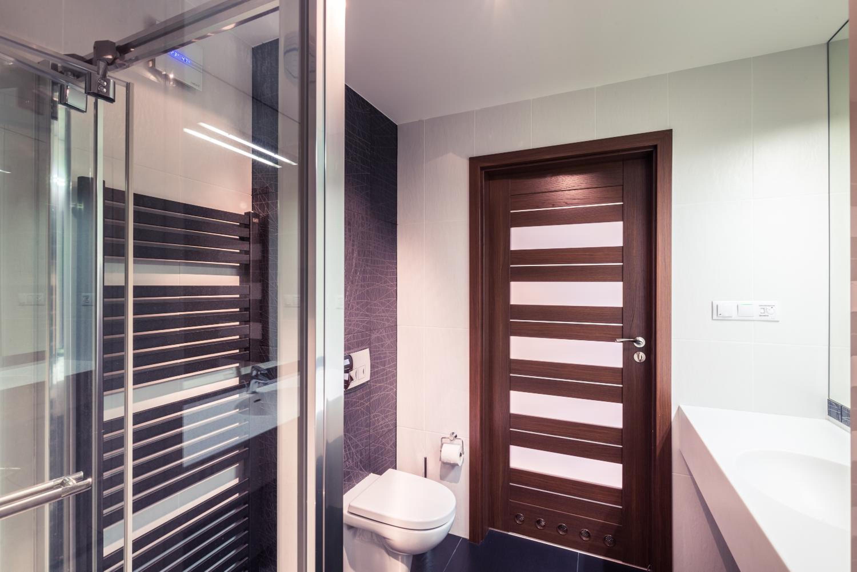 Executive Suite - Photo 21