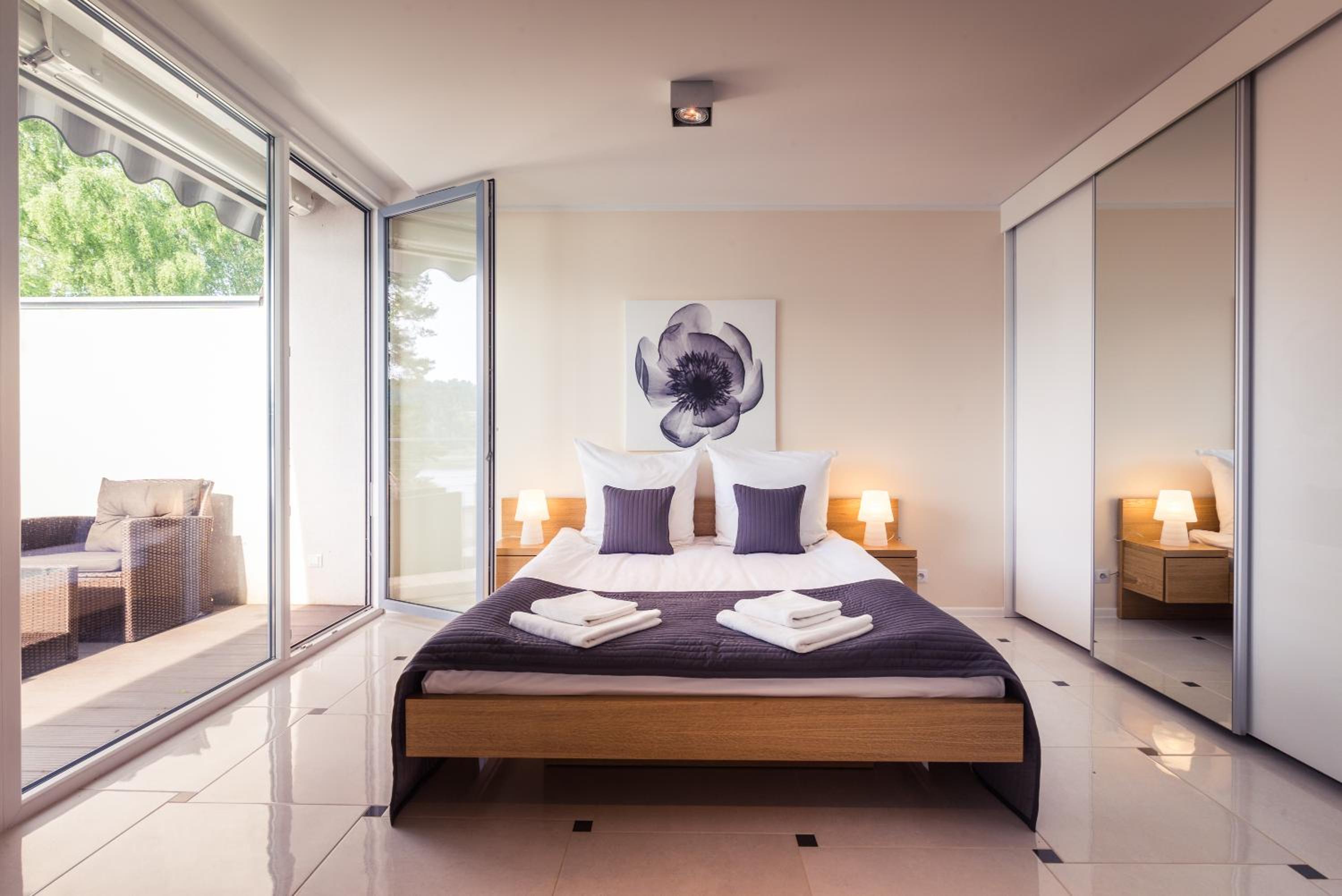 Executive Suite - Photo 18