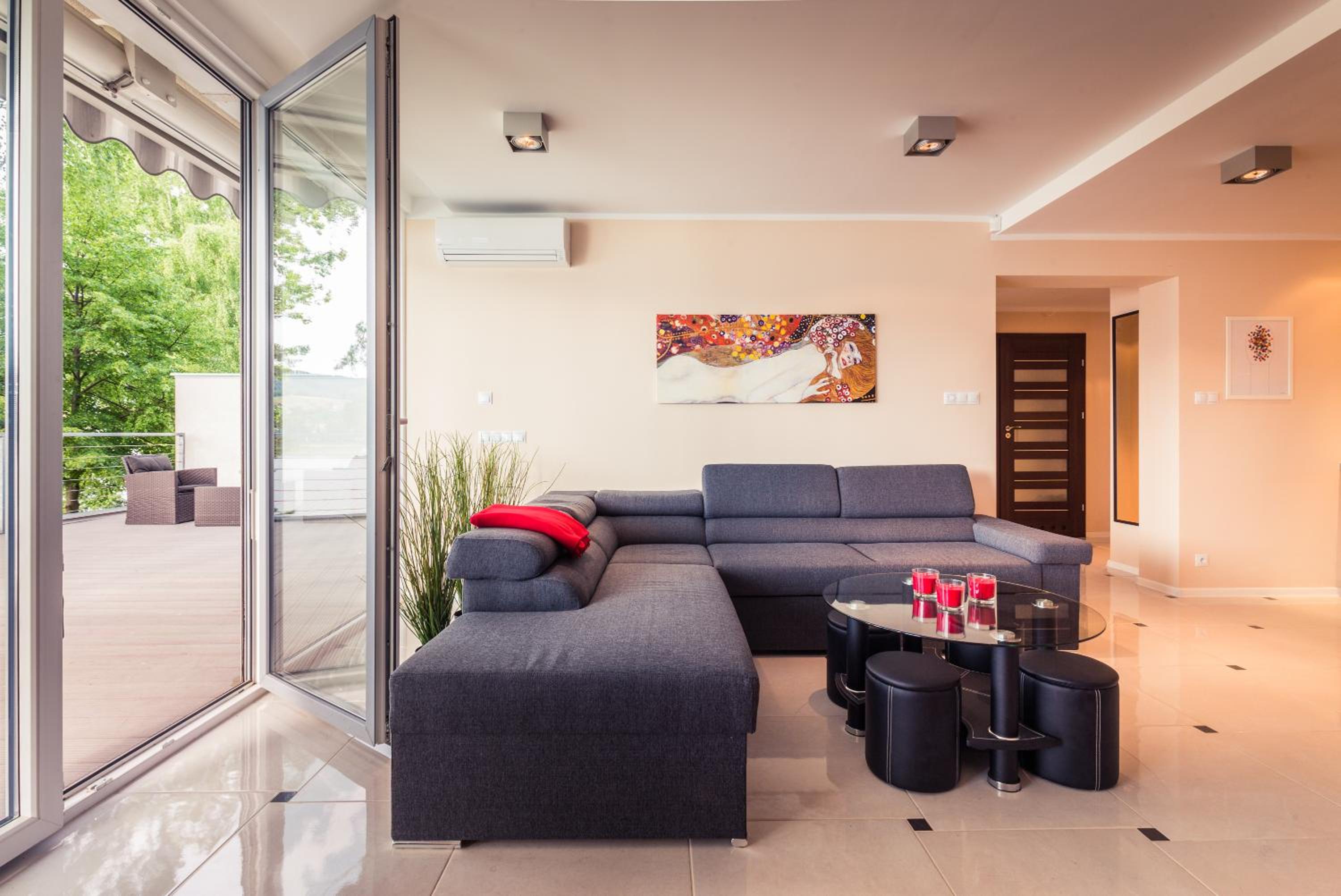 Executive Suite - Photo 17