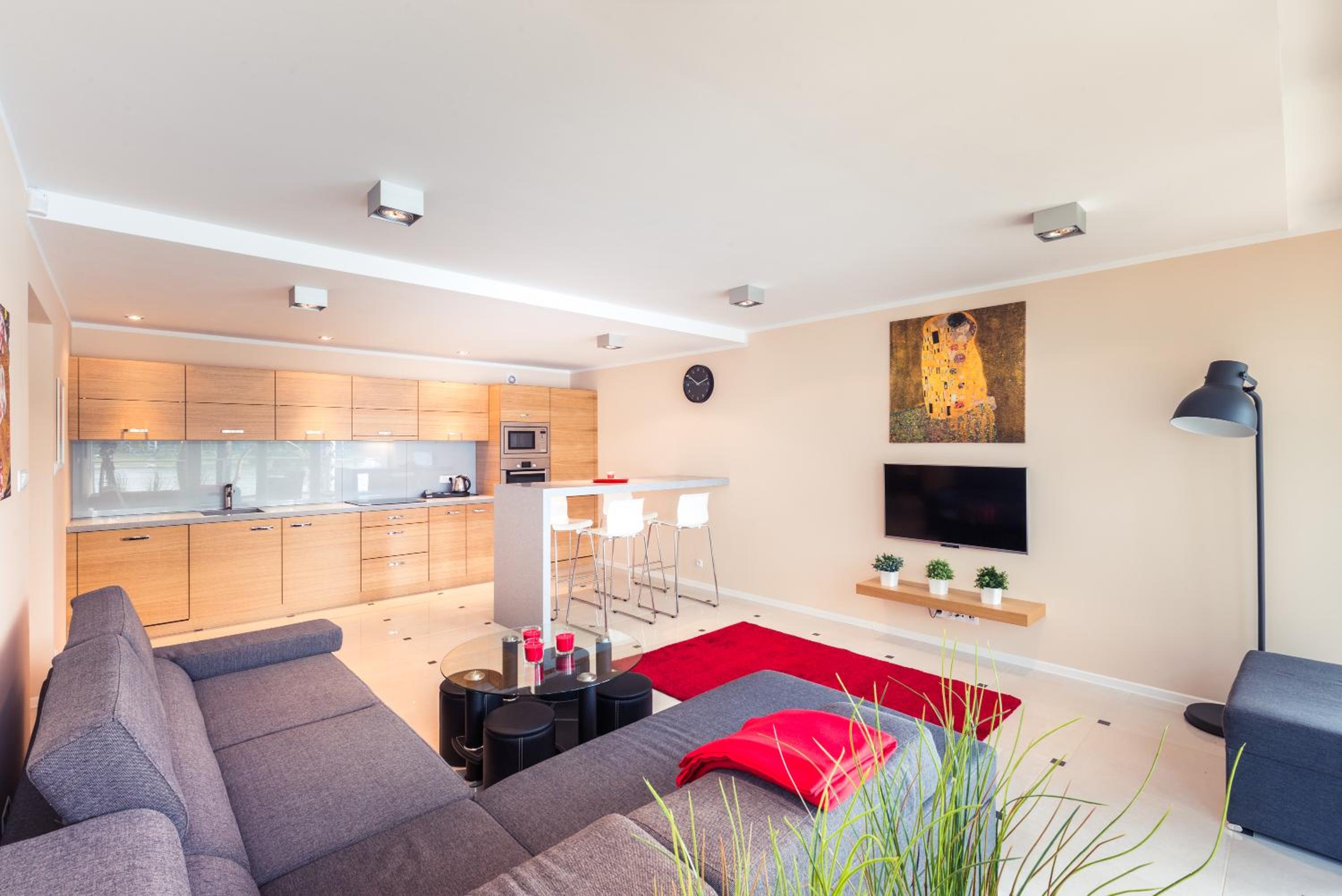 Executive Suite - Photo 15