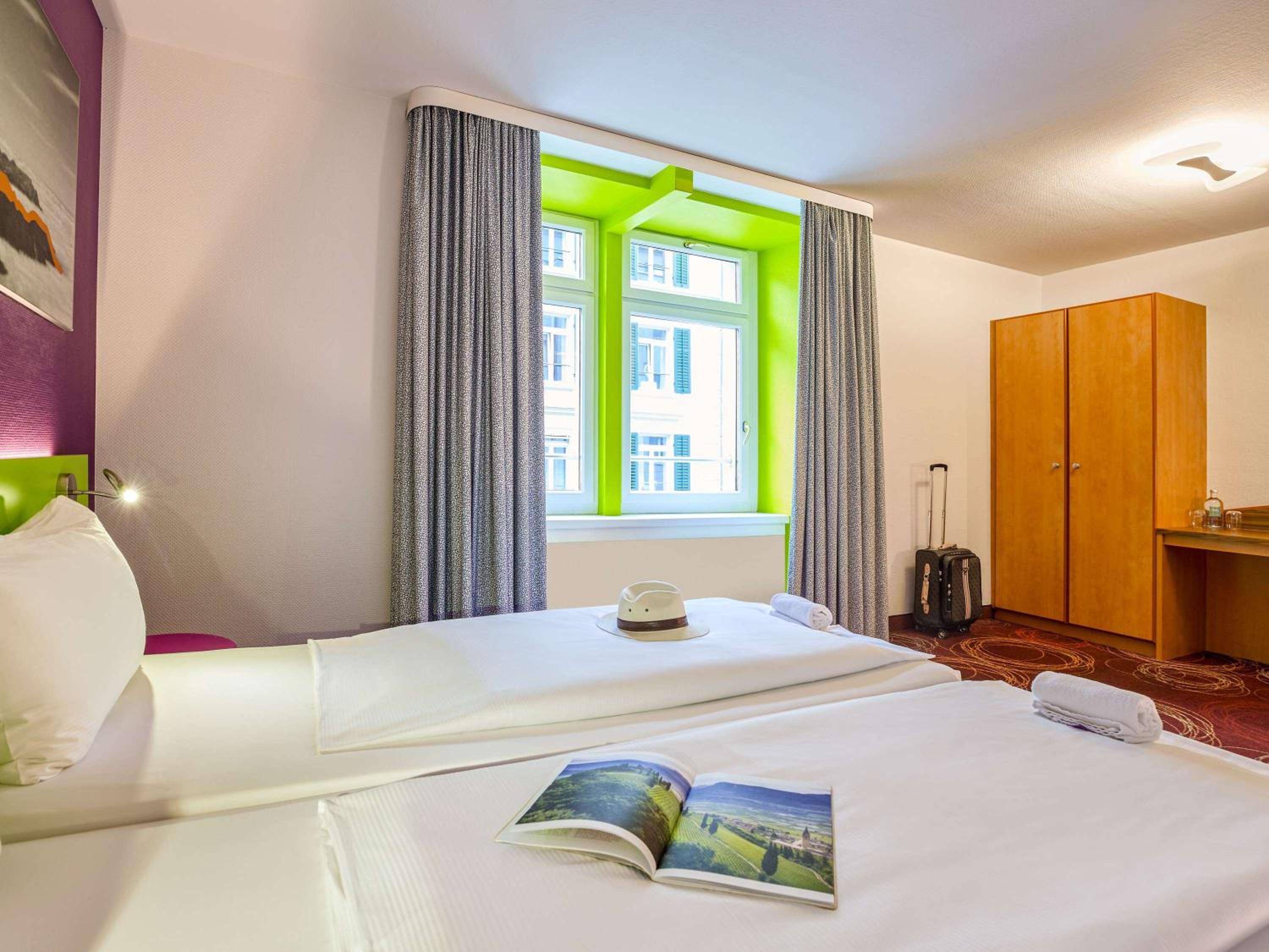 Standard Twin Room - Photo 7