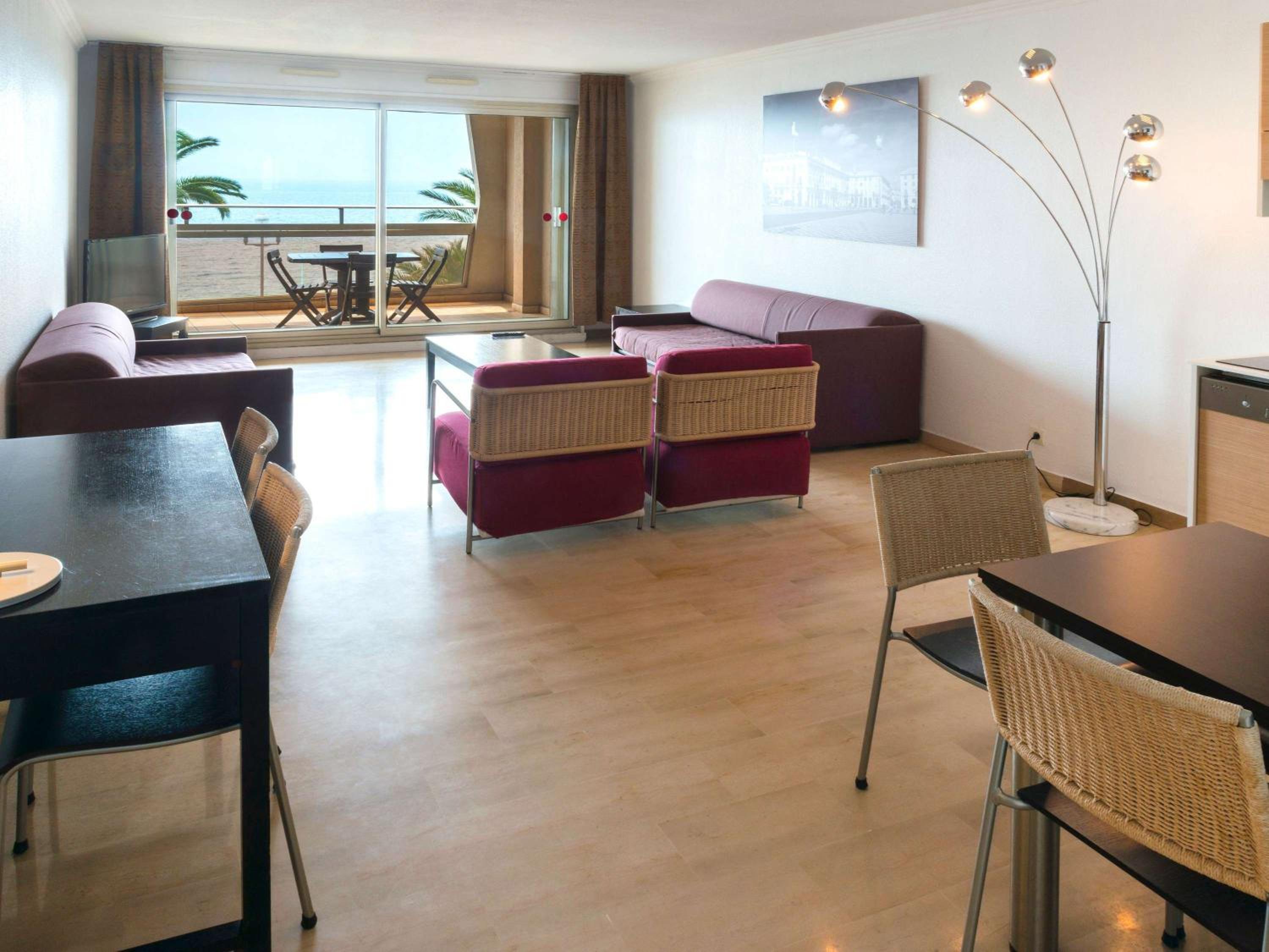 One-Bedroom Apartment with Sea View (6 Adults) photo 2