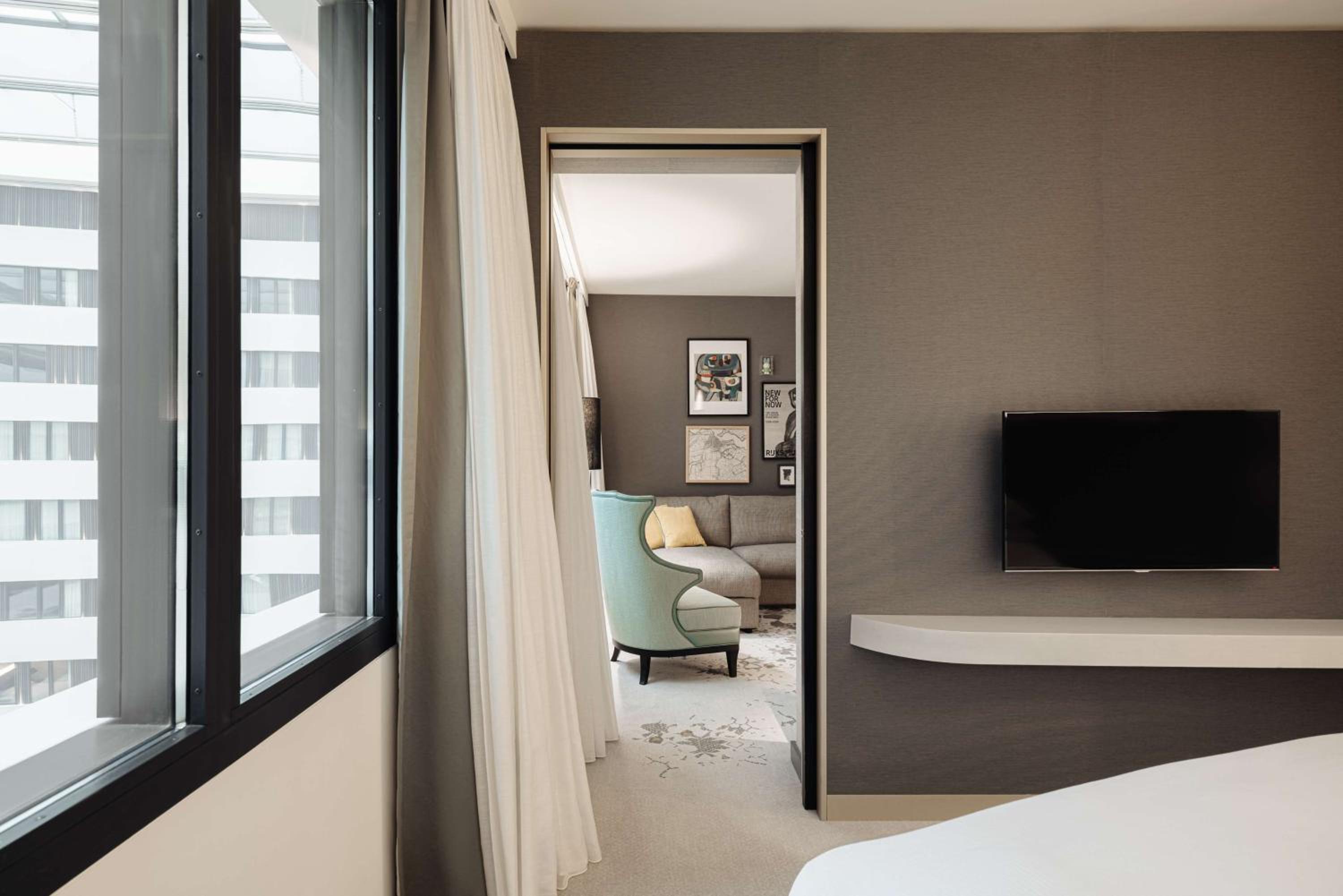 Family Connecting Suite with Lounge Access