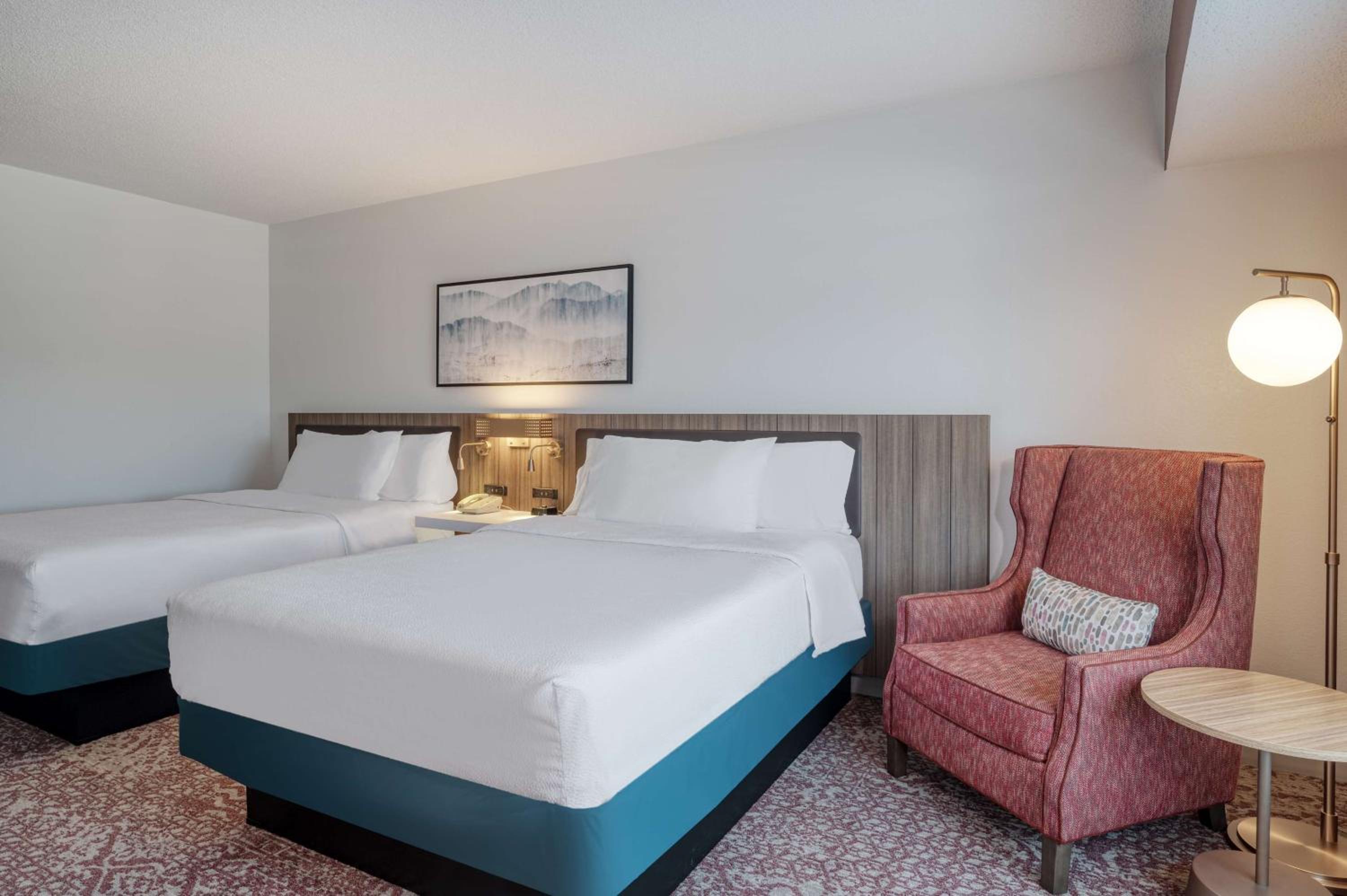 Queen Room with Two Queen Beds - Photo 7