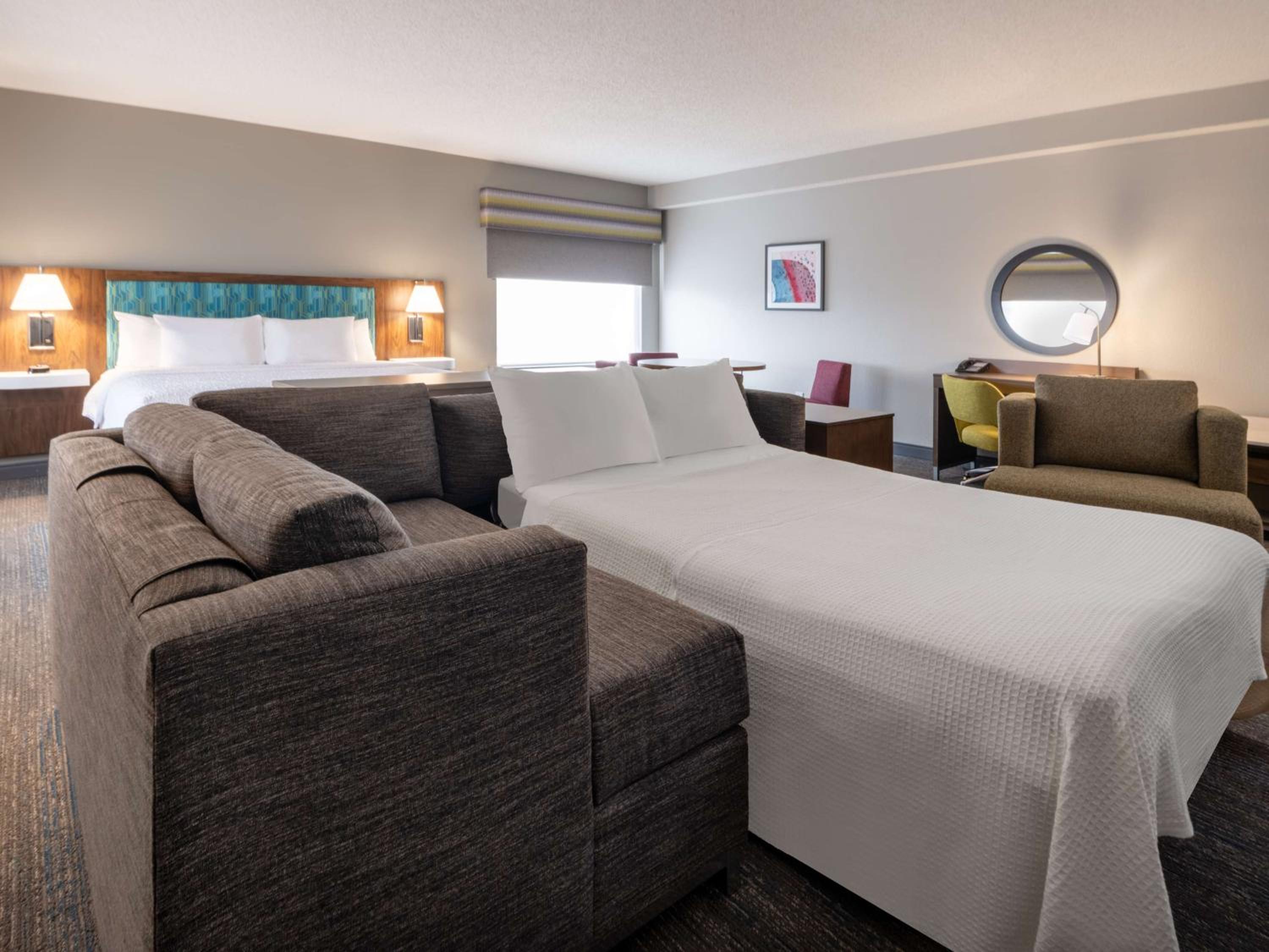 Executive King Suite - Non-Smoking - Photo 7