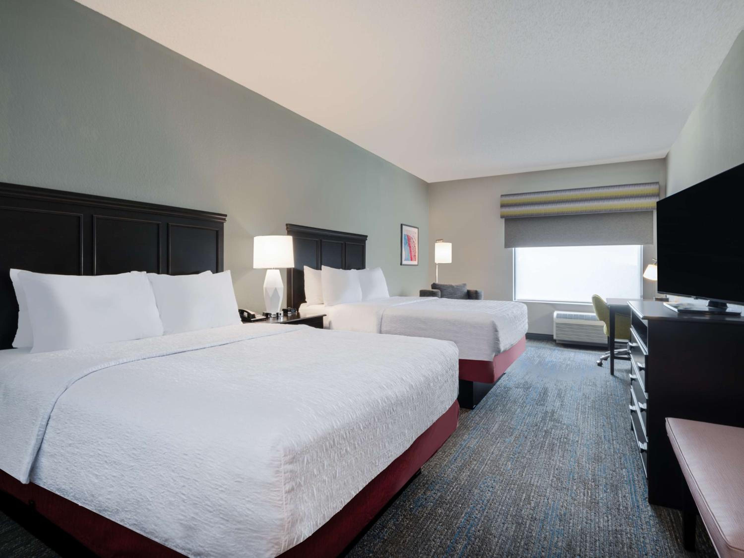Queen Room with Two Queen Beds - Non-Smoking - Photo 1