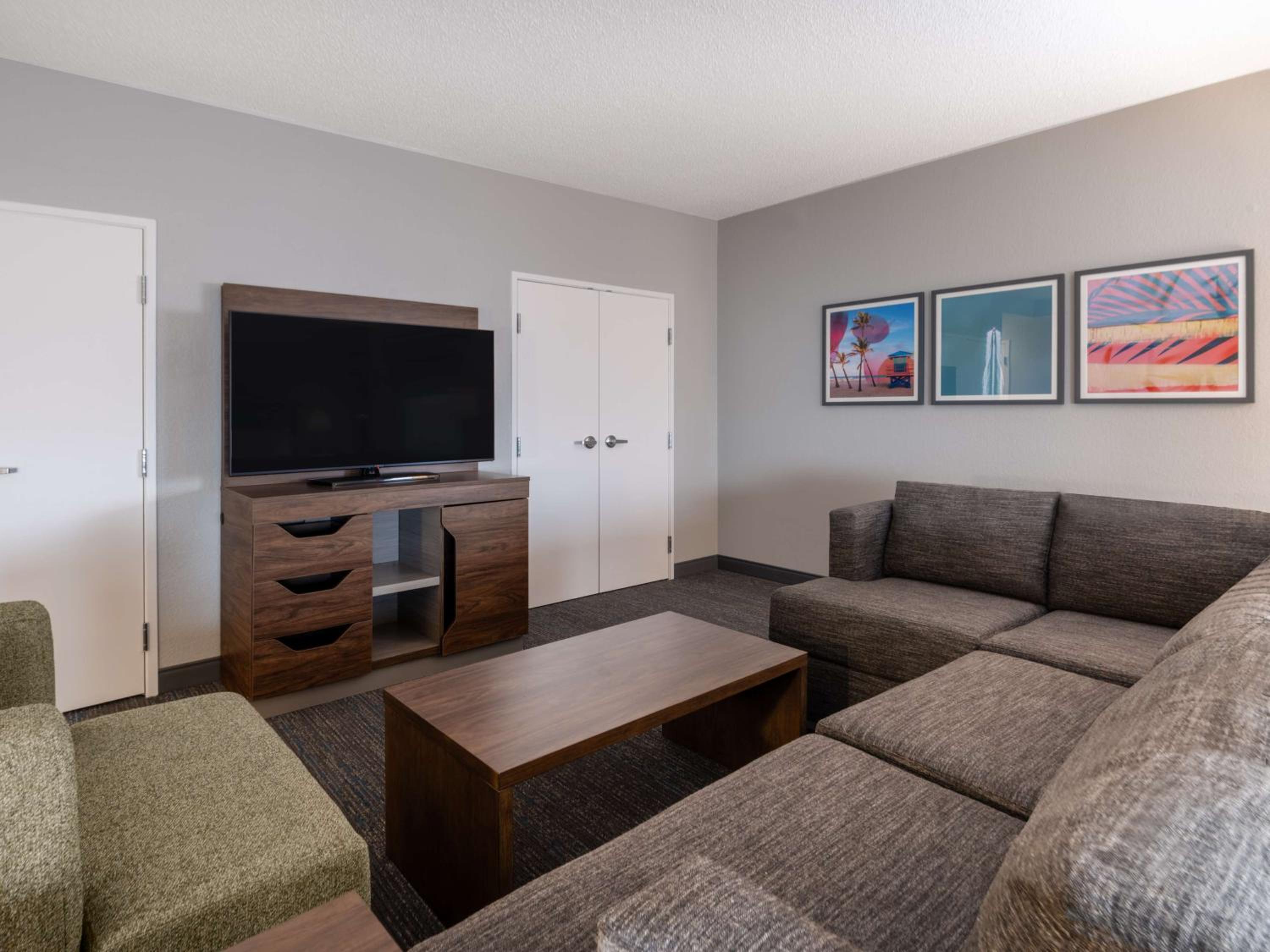 Executive King Suite - Non-Smoking - Photo 4