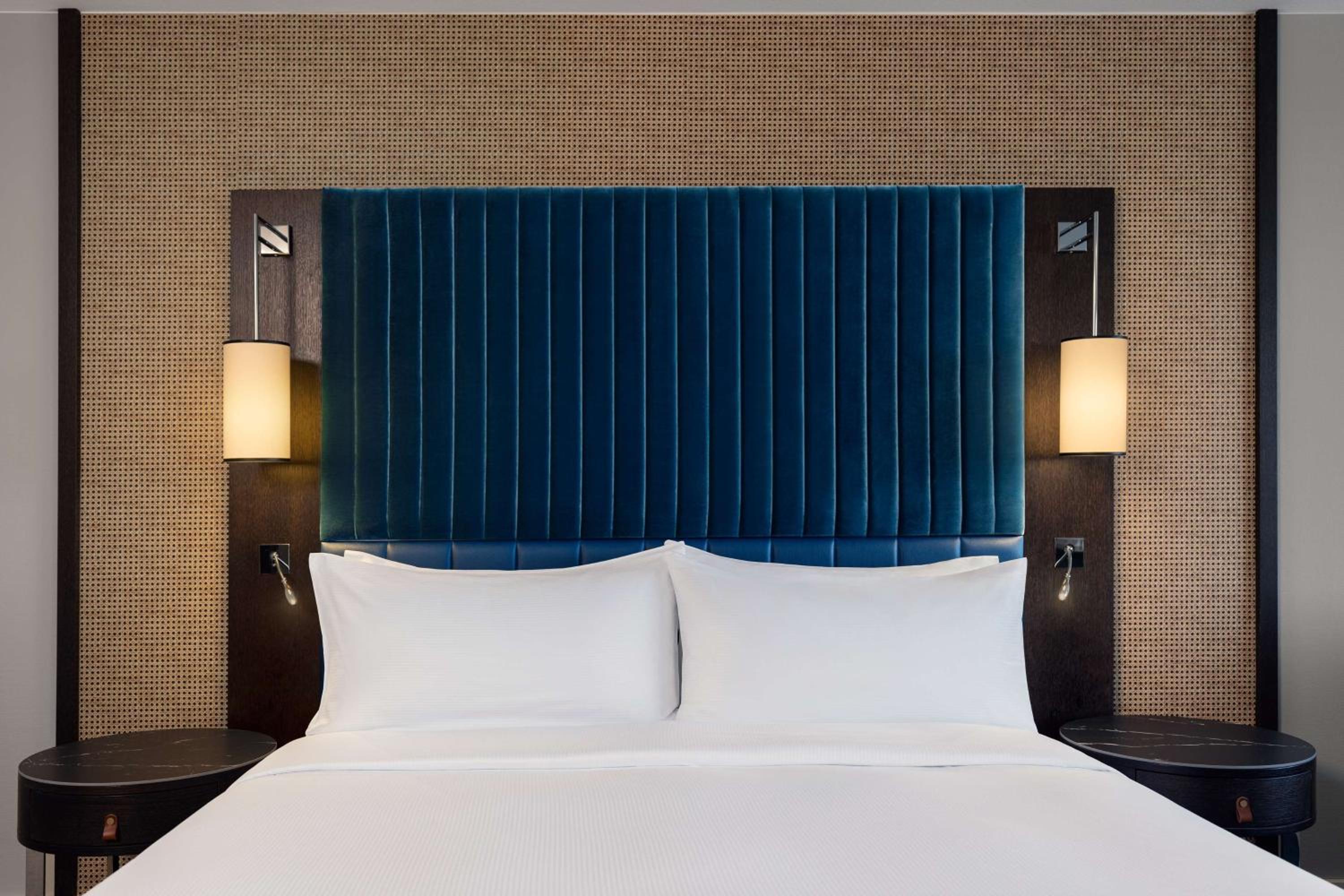Waterfront King Room with Sofa Bed - Photo 3