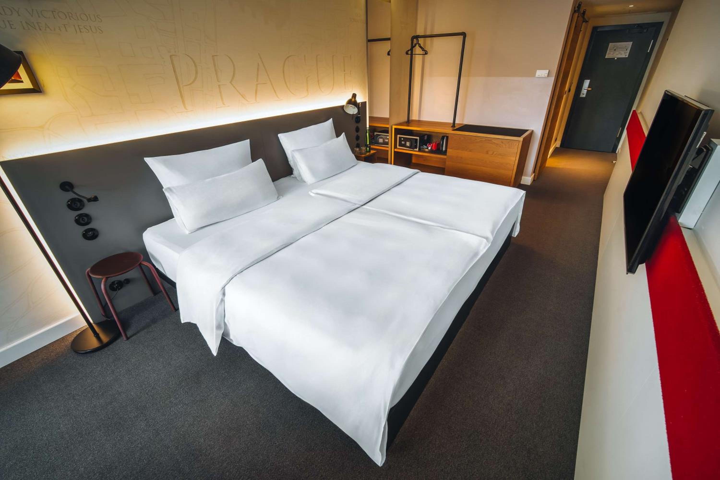 Available room thumbnail 5