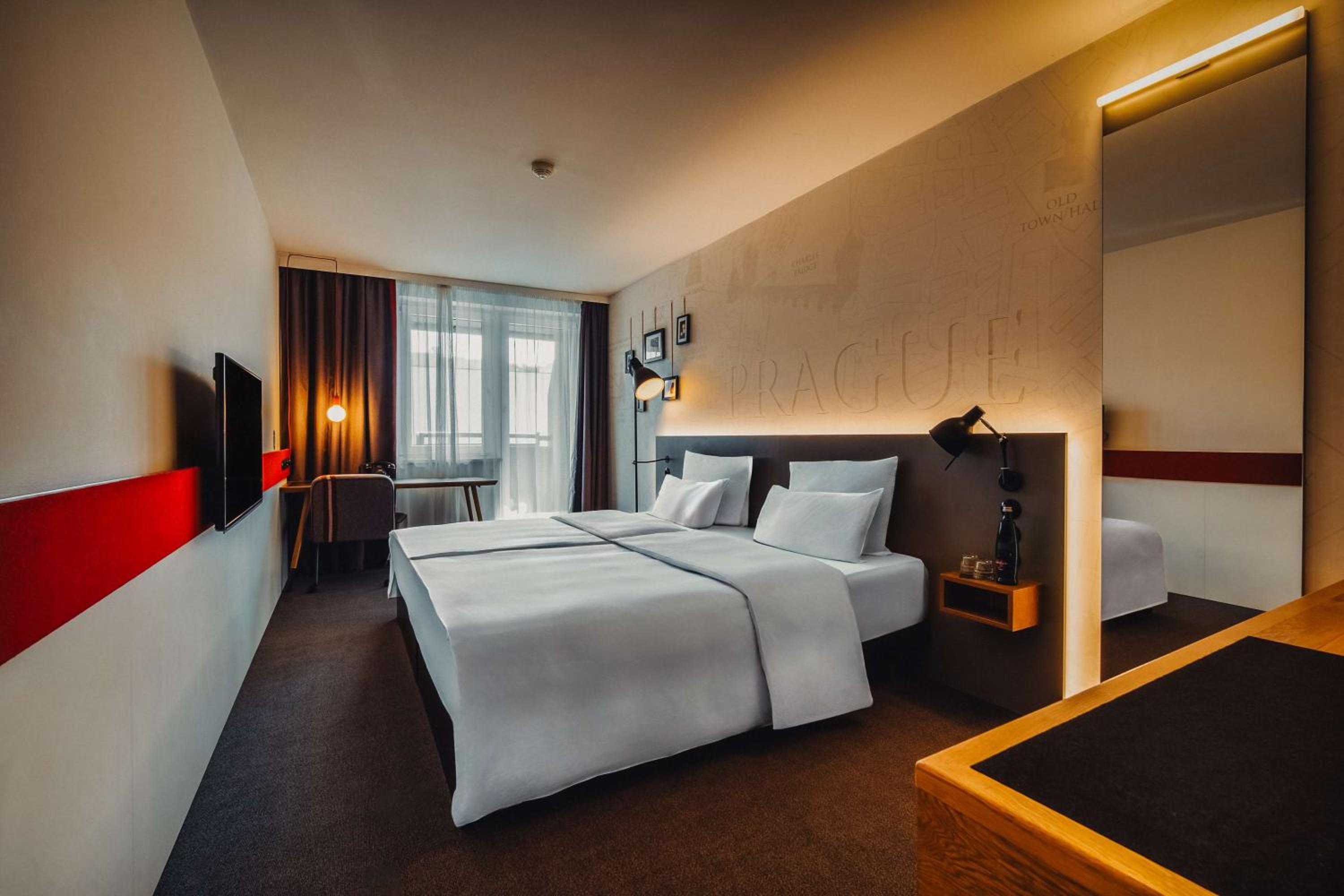 Double or Twin Room thumbnail 6