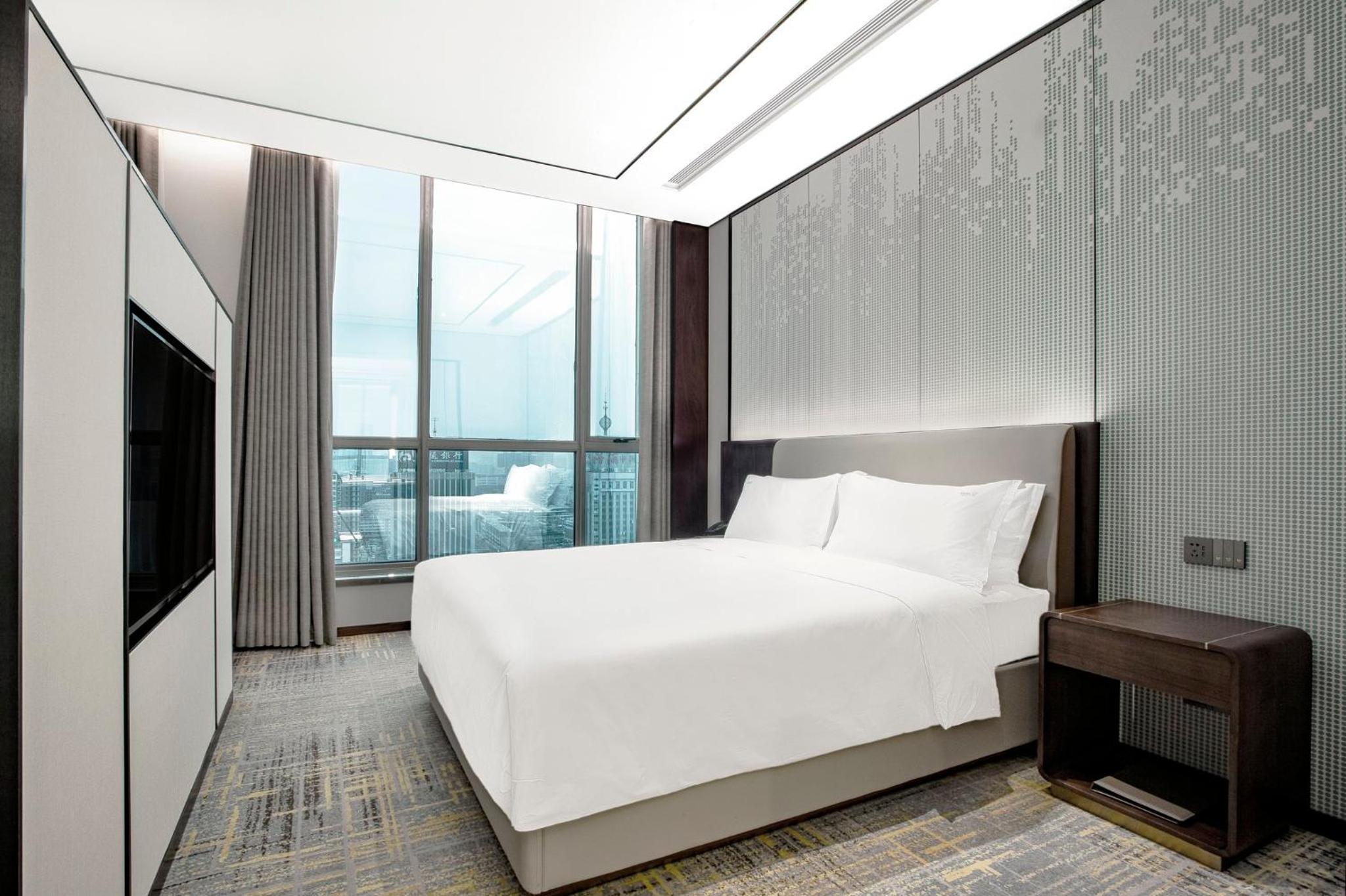 One-Bedroom Suite - Photo 2