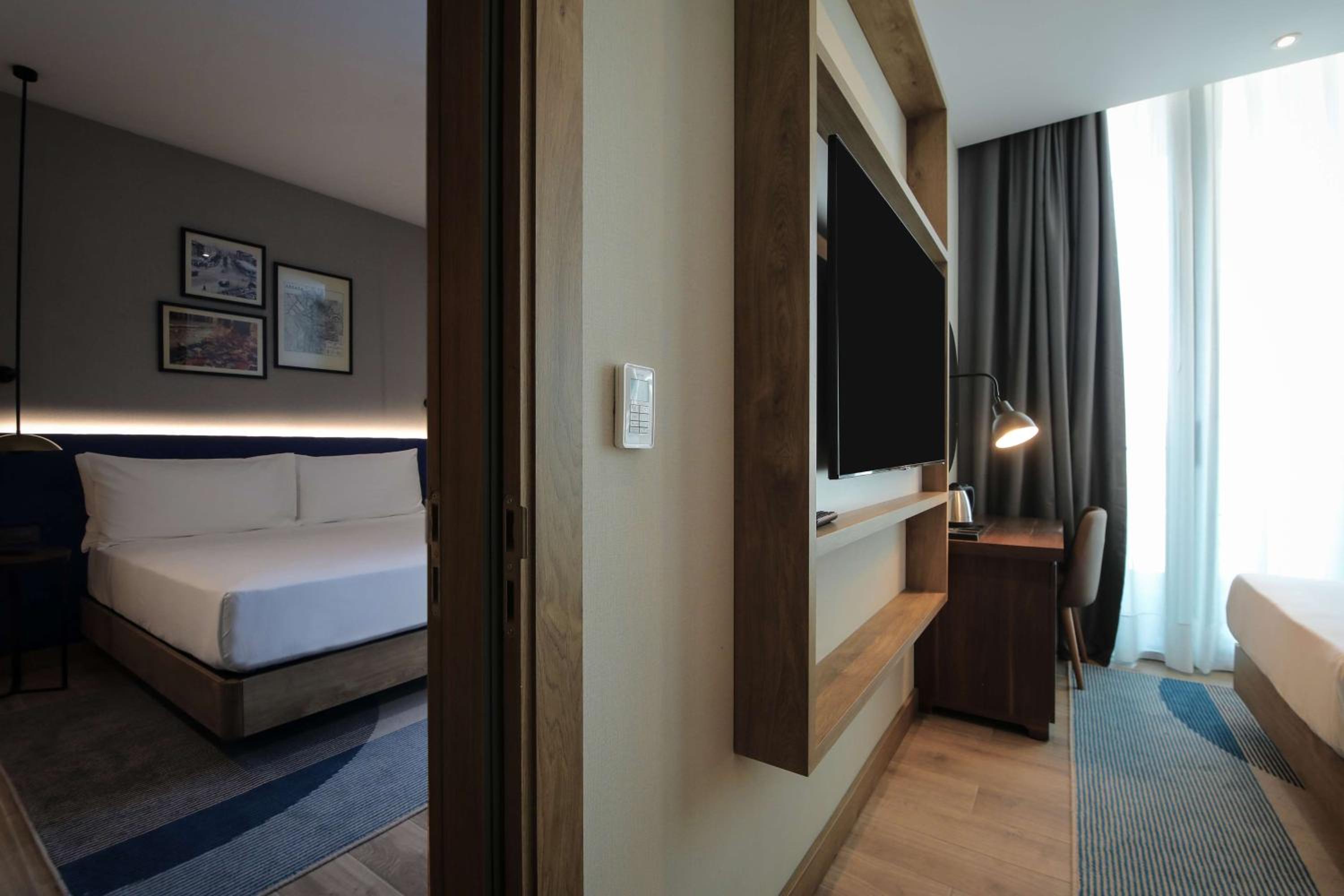 Family Connecting Rooms thumbnail 6