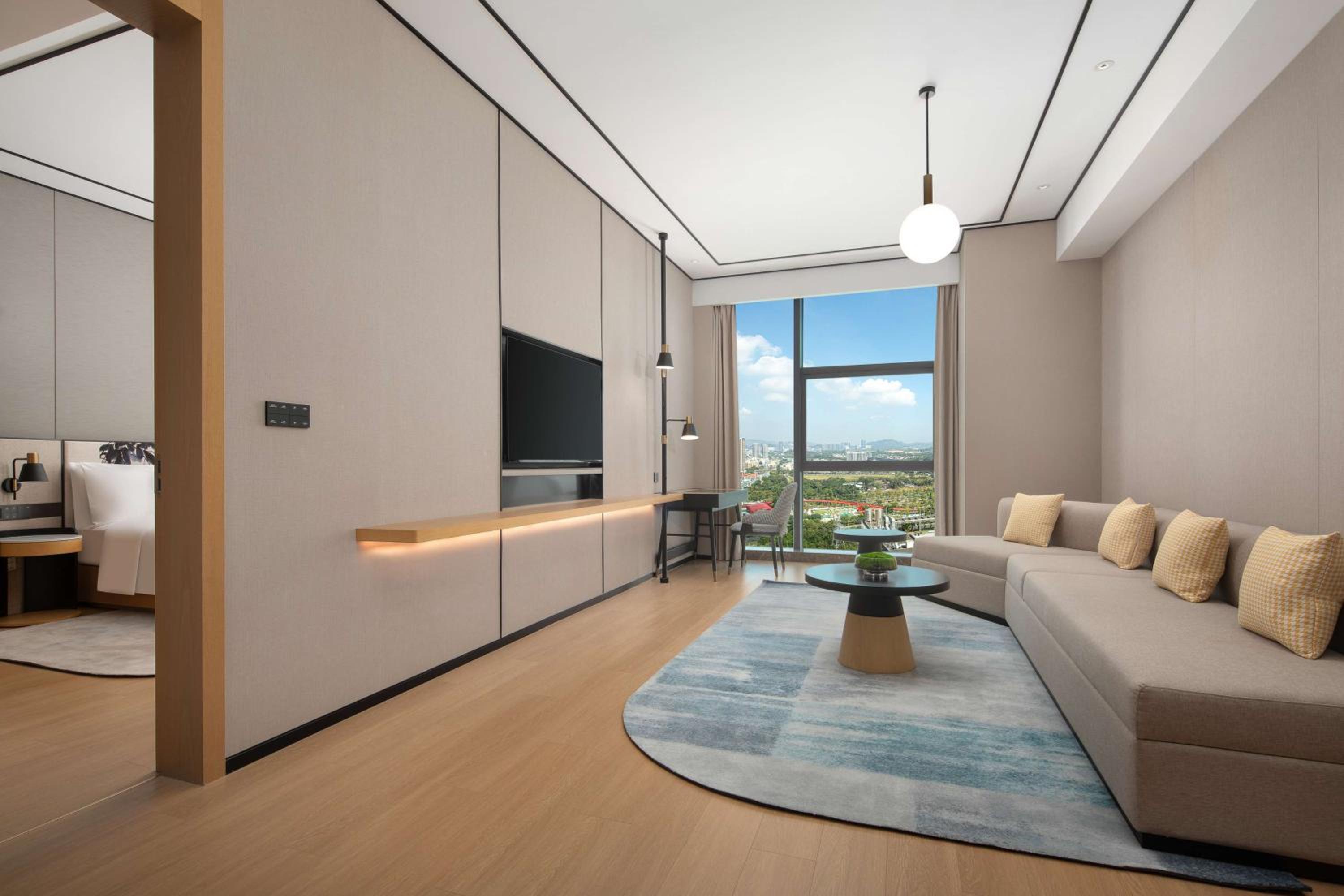 Deluxe King Suite