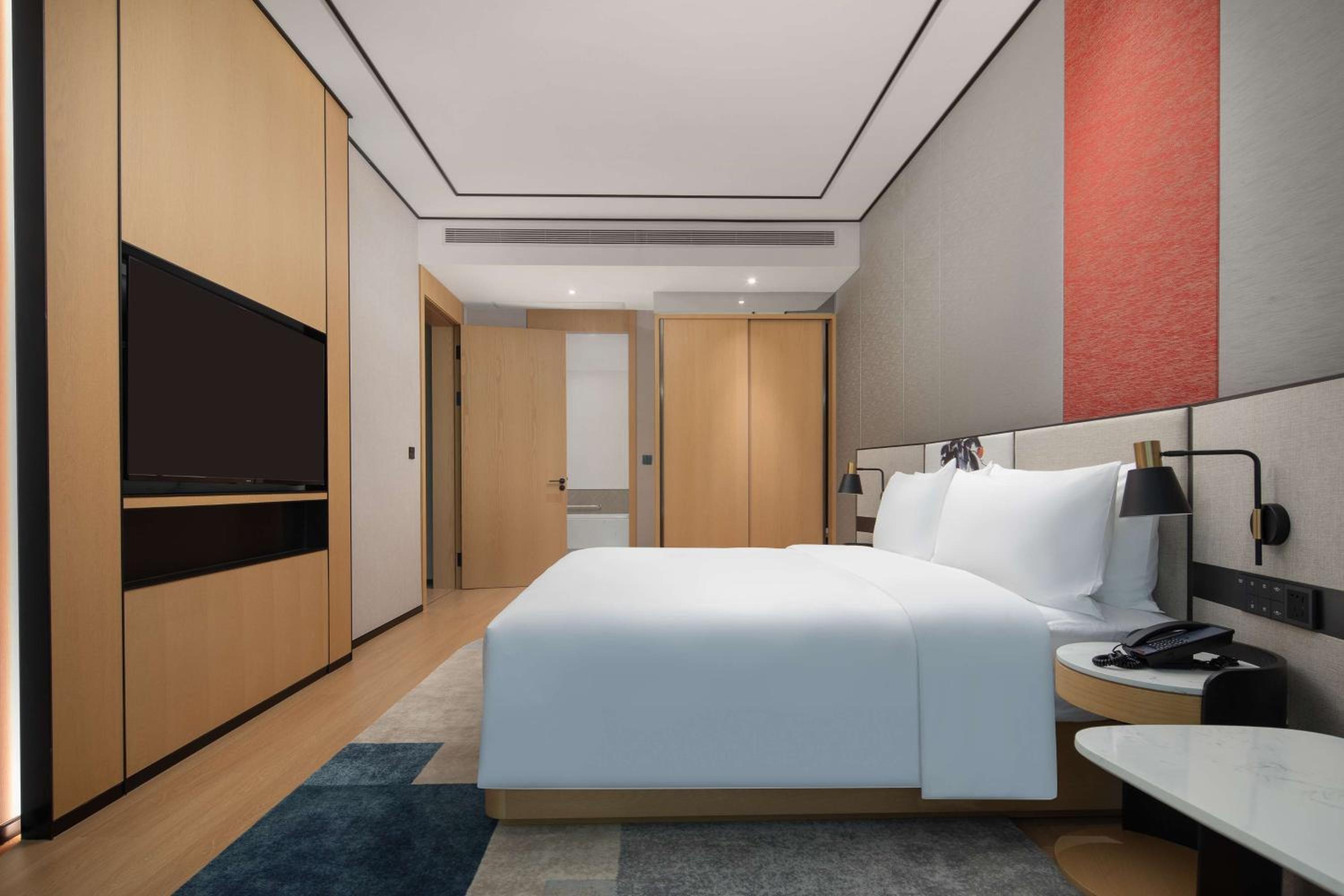 Deluxe King Suite