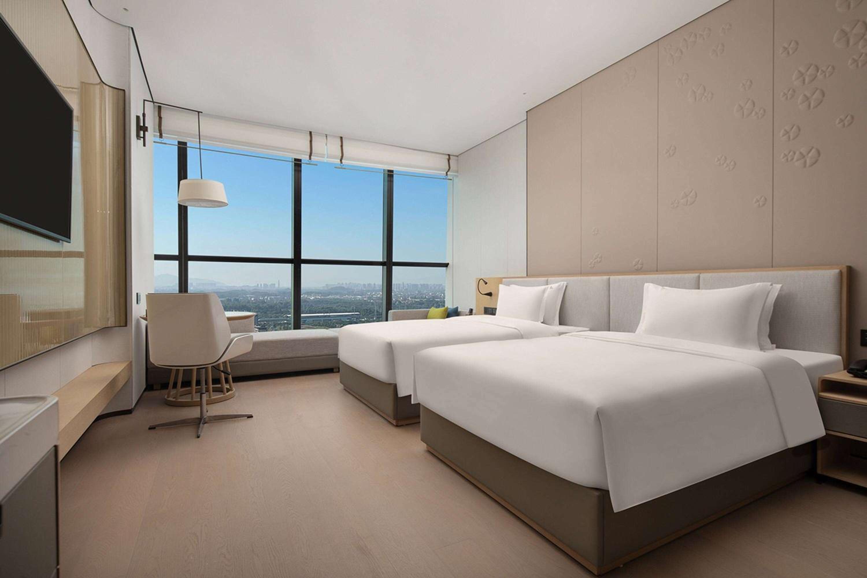 Deluxe Twin Room with Lake View - Non-Smoking
