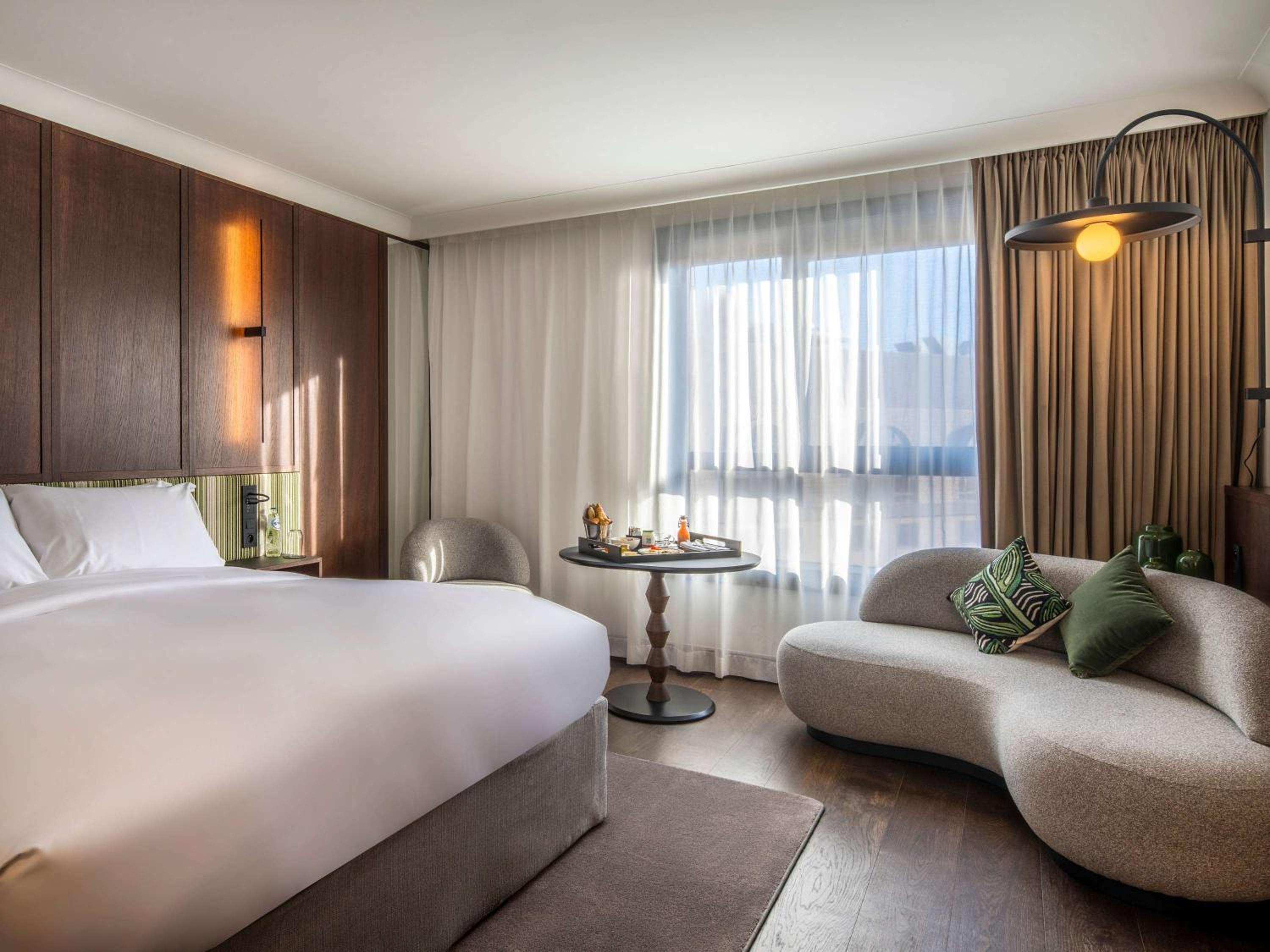 Deluxe King Room with Garden View - Photo 23