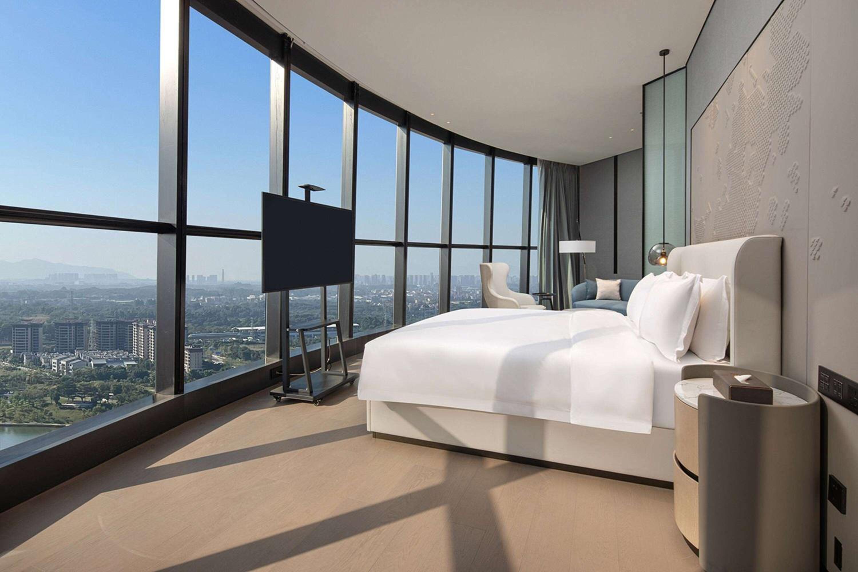 Executive King Room with Lake View - Non-Smoking