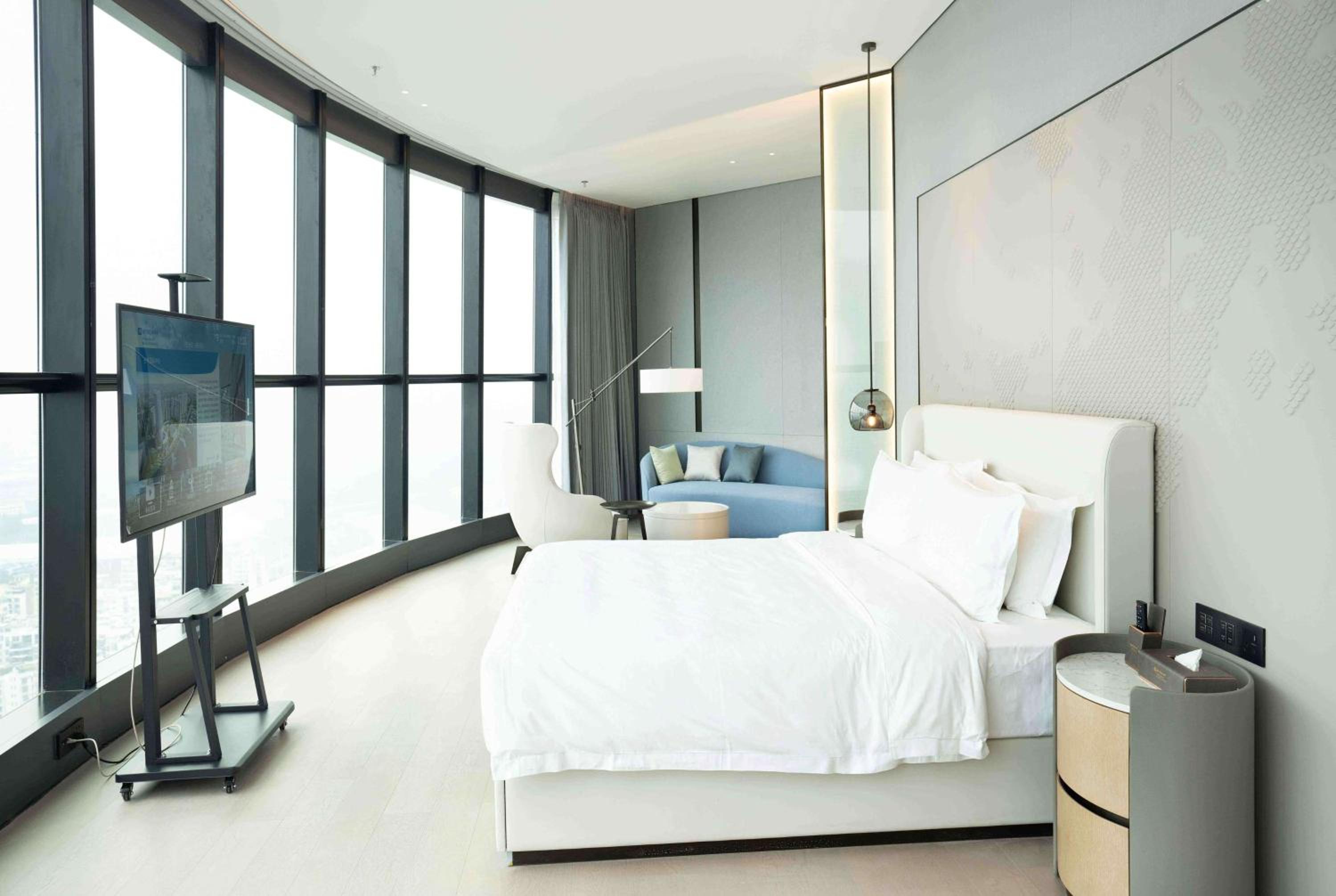 Deluxe Executive King Room - Non-Smoking