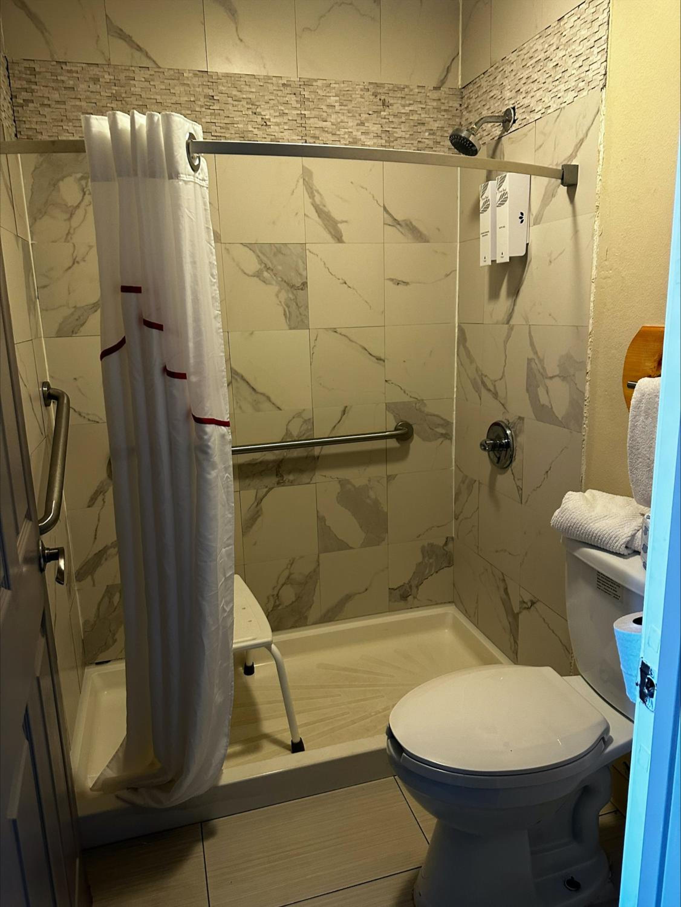  Superior Room with Two Double Beds Disability Access Non-Smoking - Photo 5