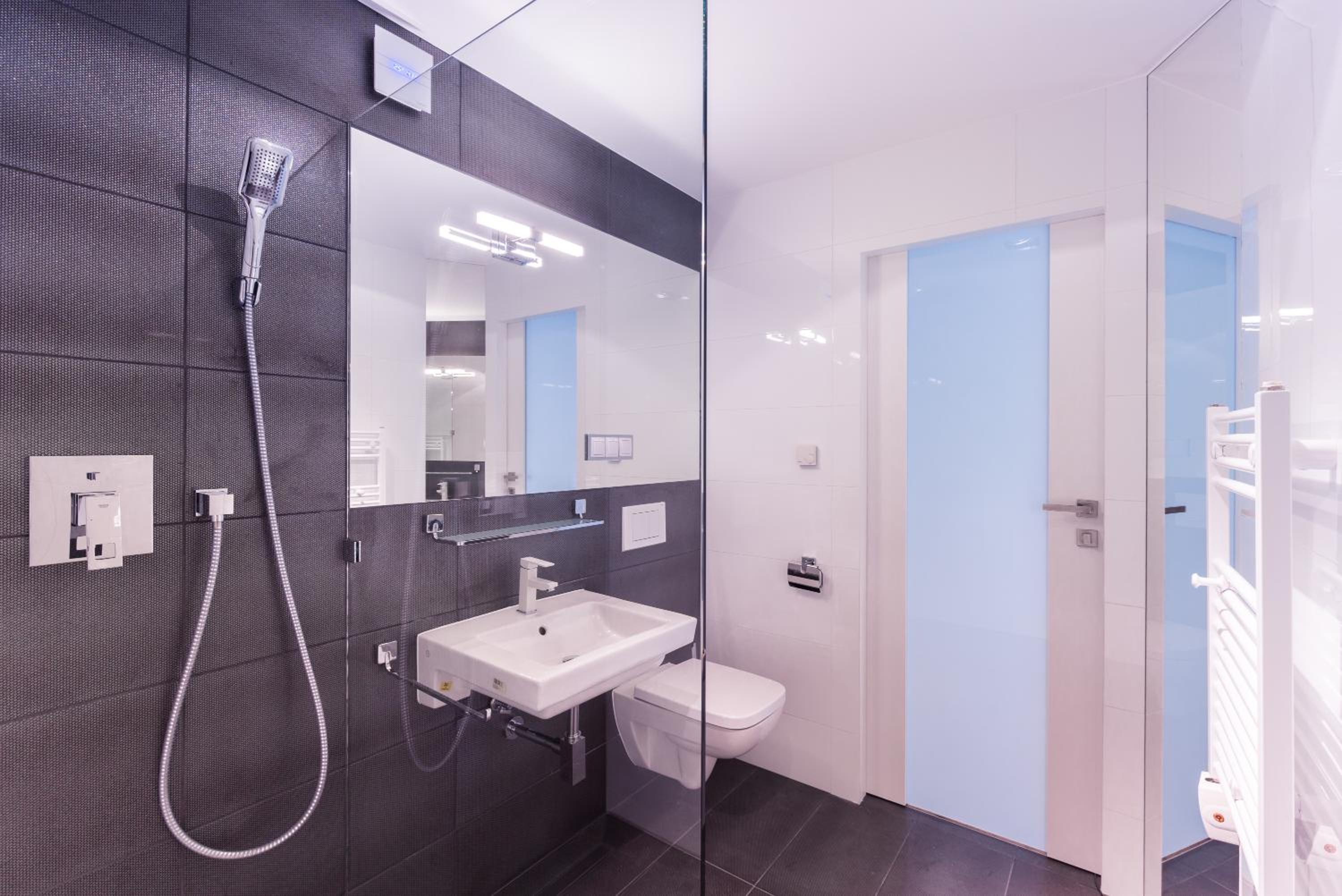 Superior Suite - Photo 13