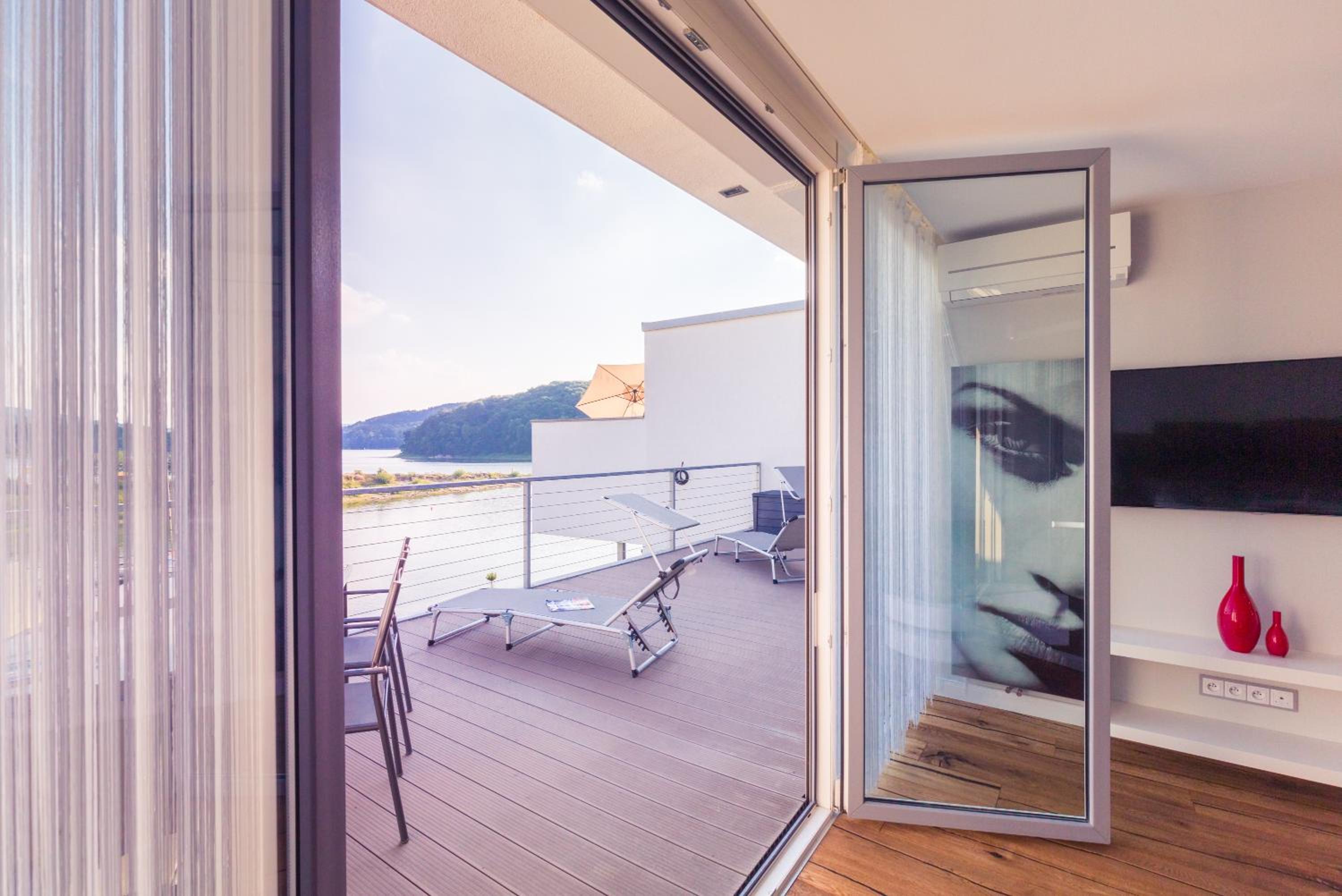 Superior Suite - Photo 12