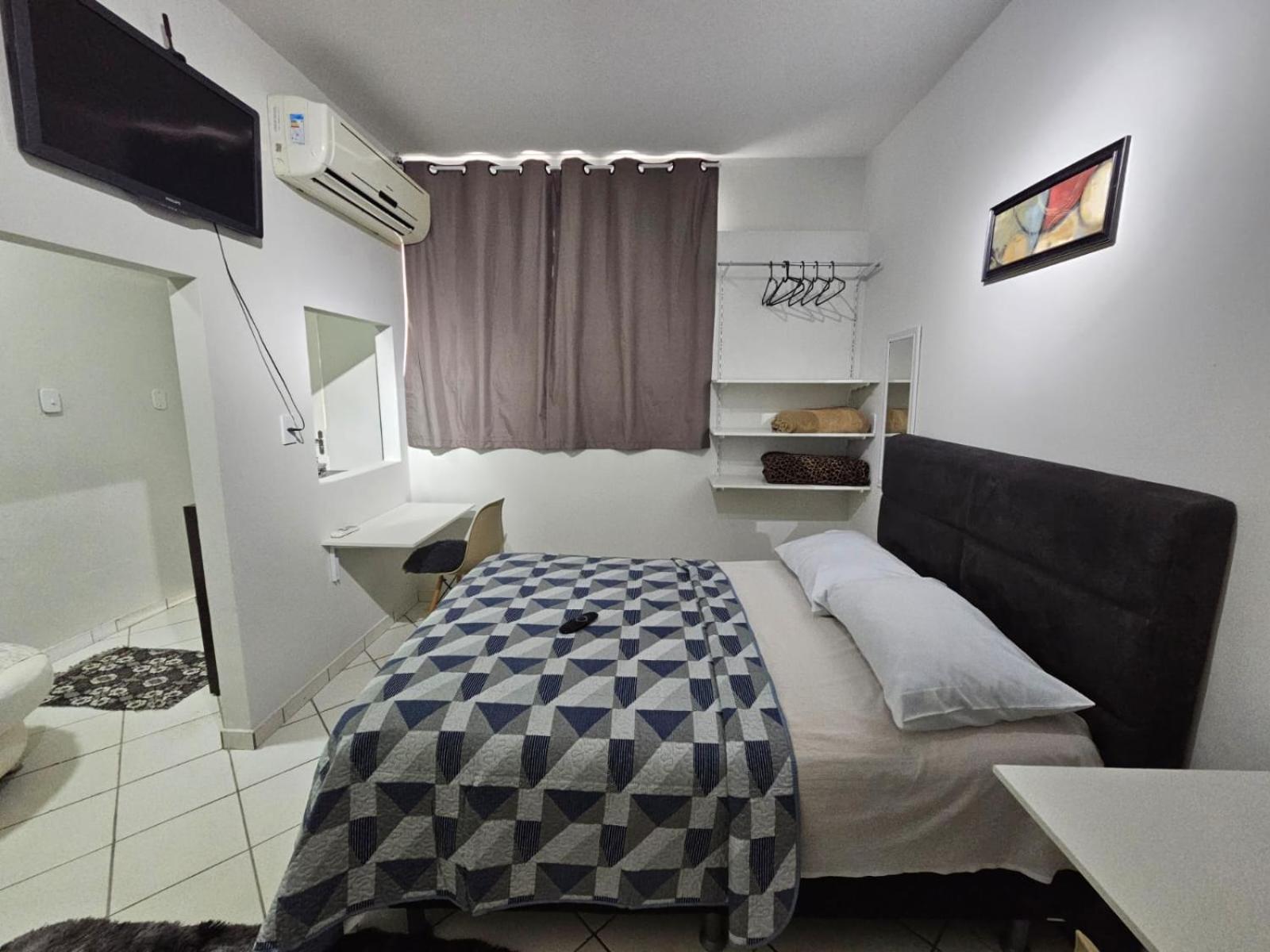One-Bedroom Apartment photo 1