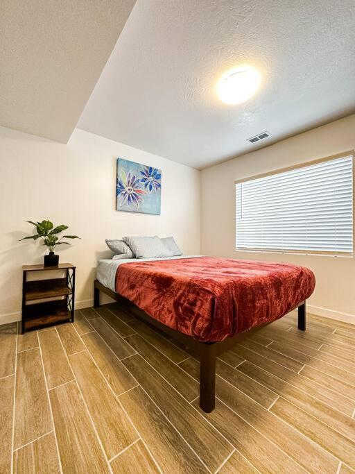 Five-Bedroom House photo 1
