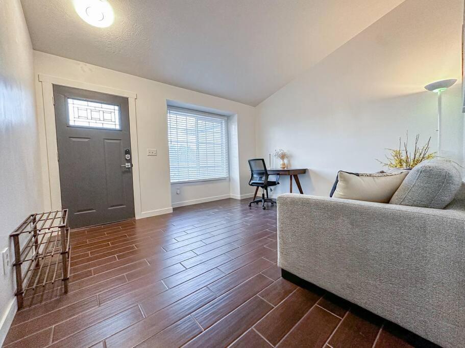Five-Bedroom House photo 3