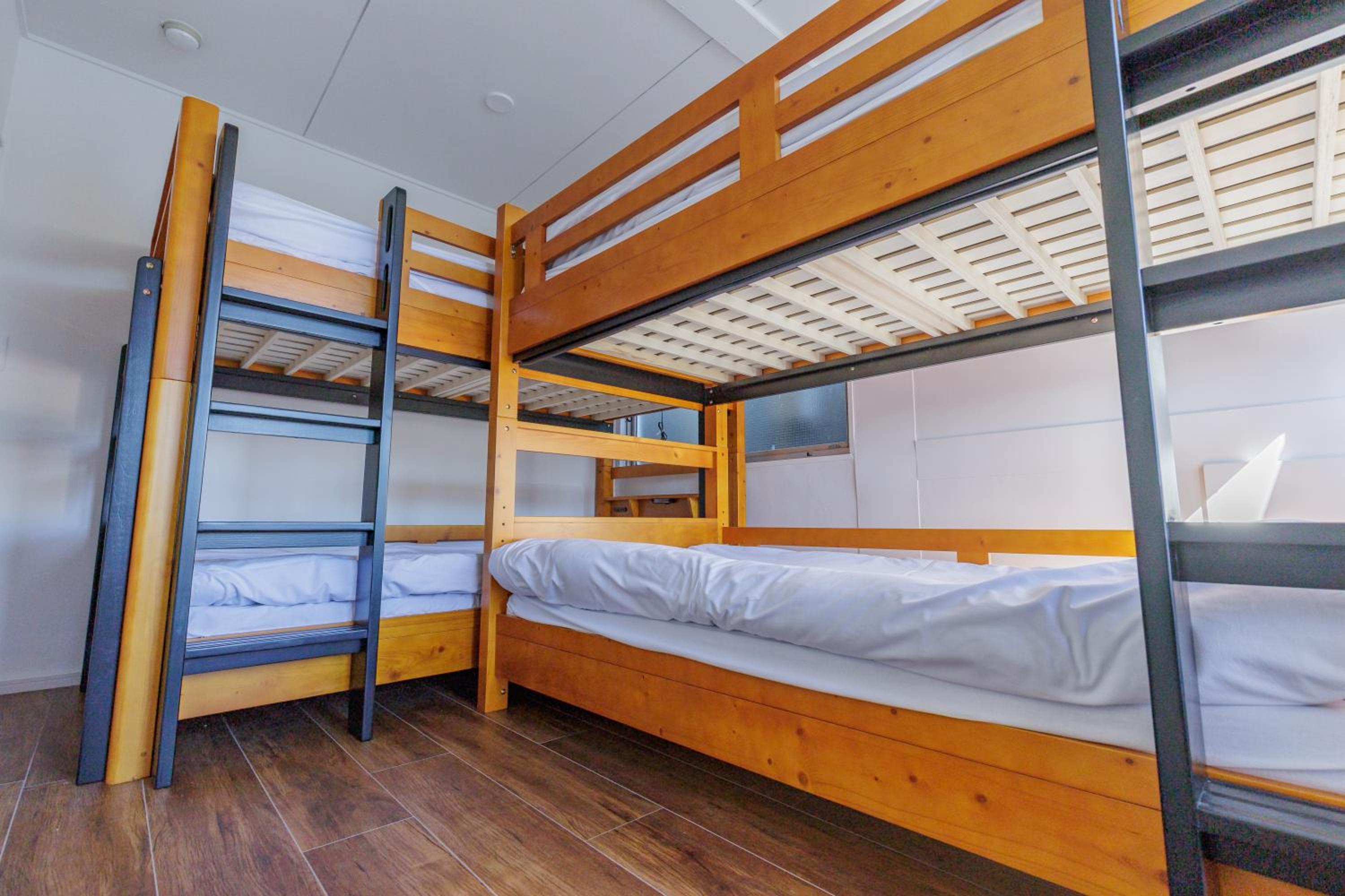 Private Room for 4 People with Shared Bathroom photo 3