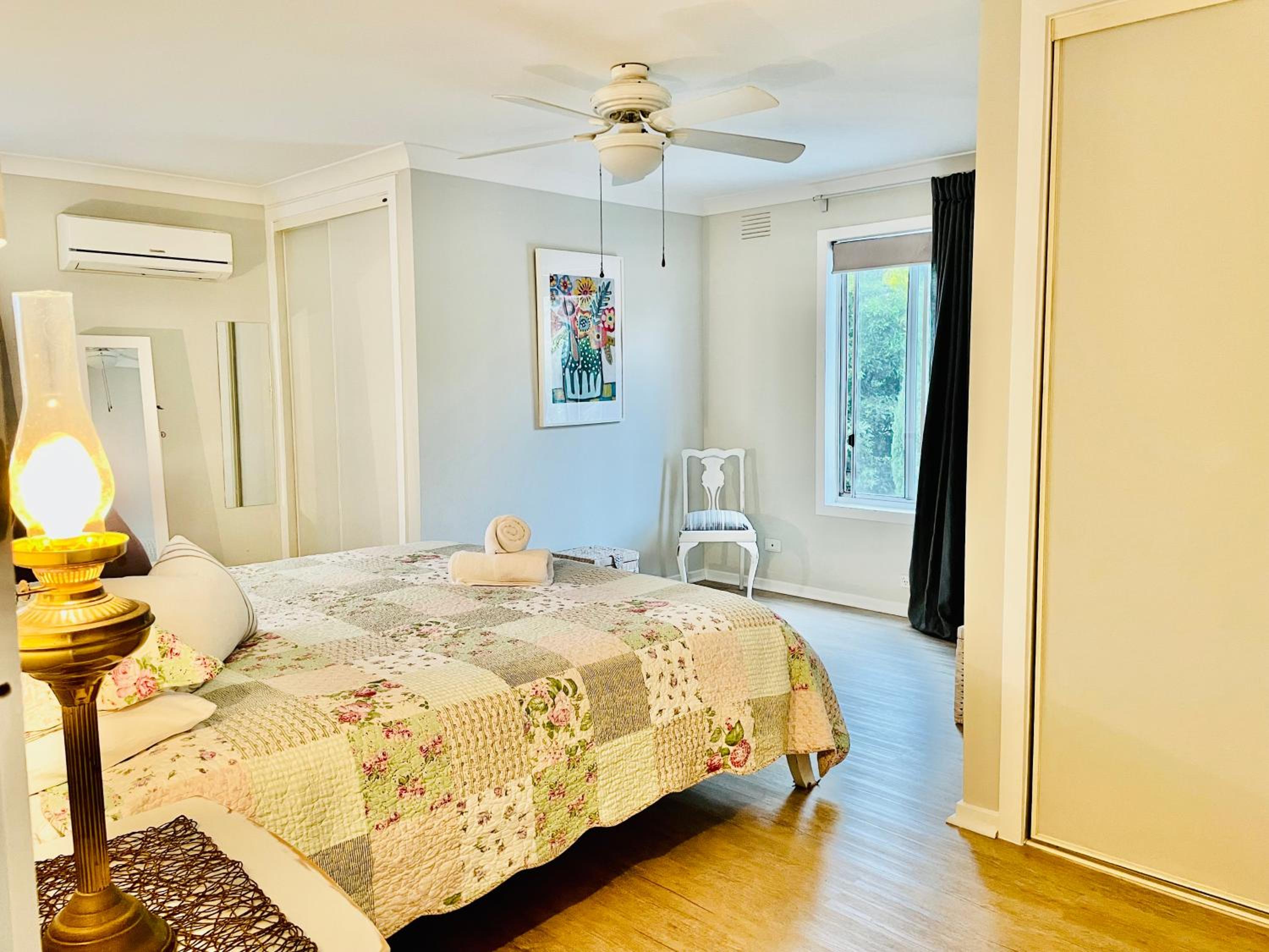 Five-Bedroom House photo 3