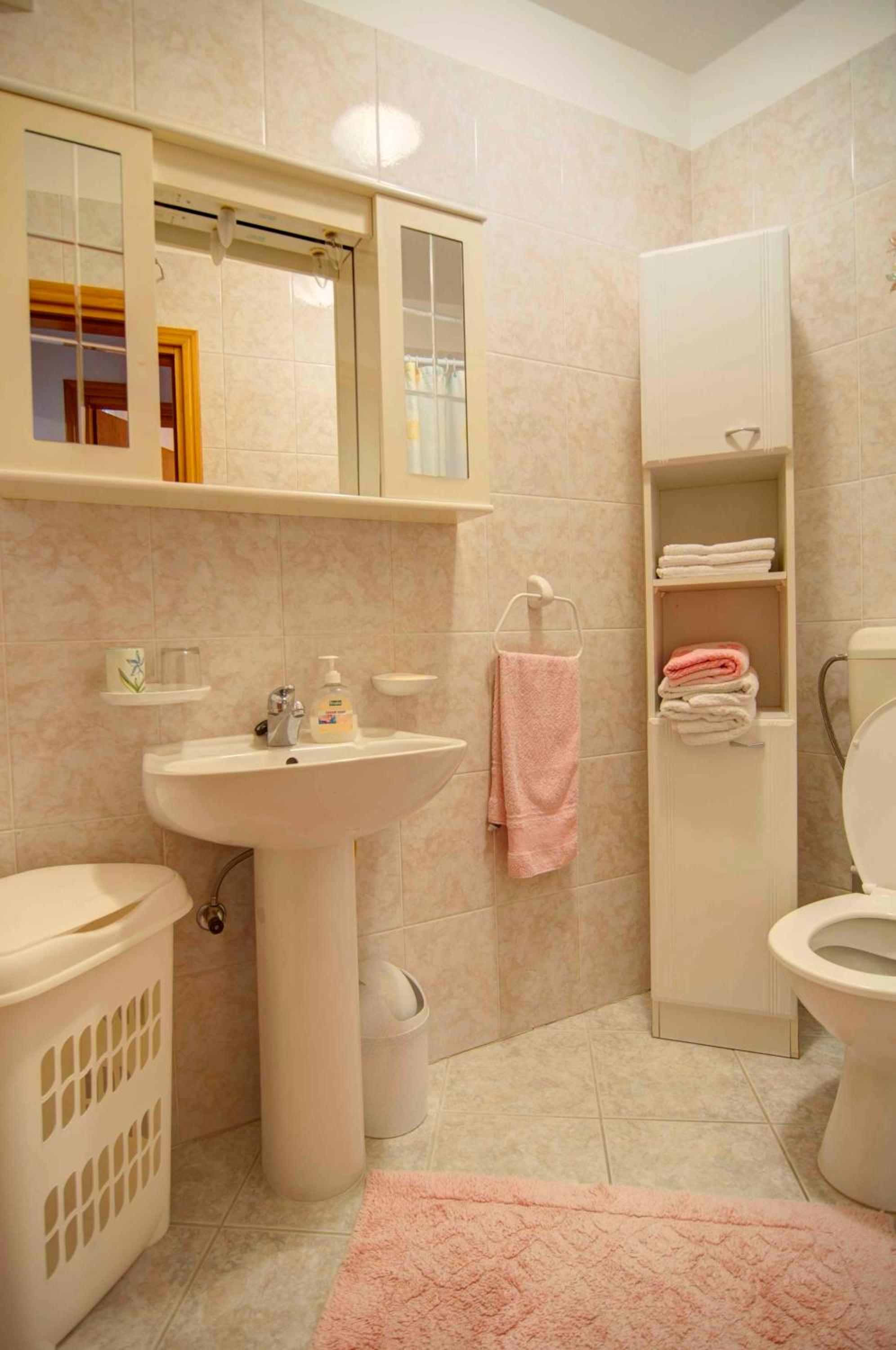 Apartment 3 photo 2