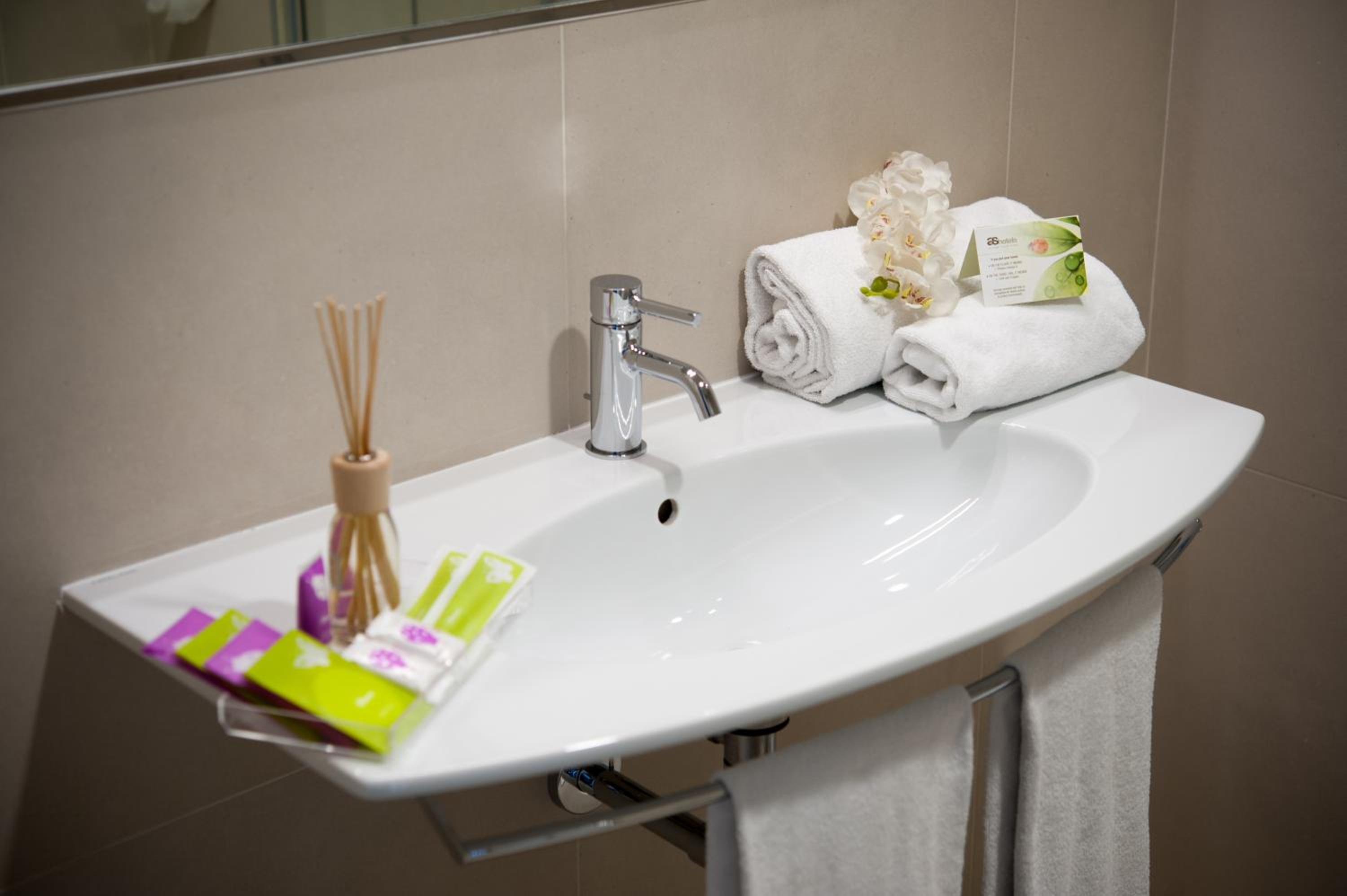 Double Room - Photo 6