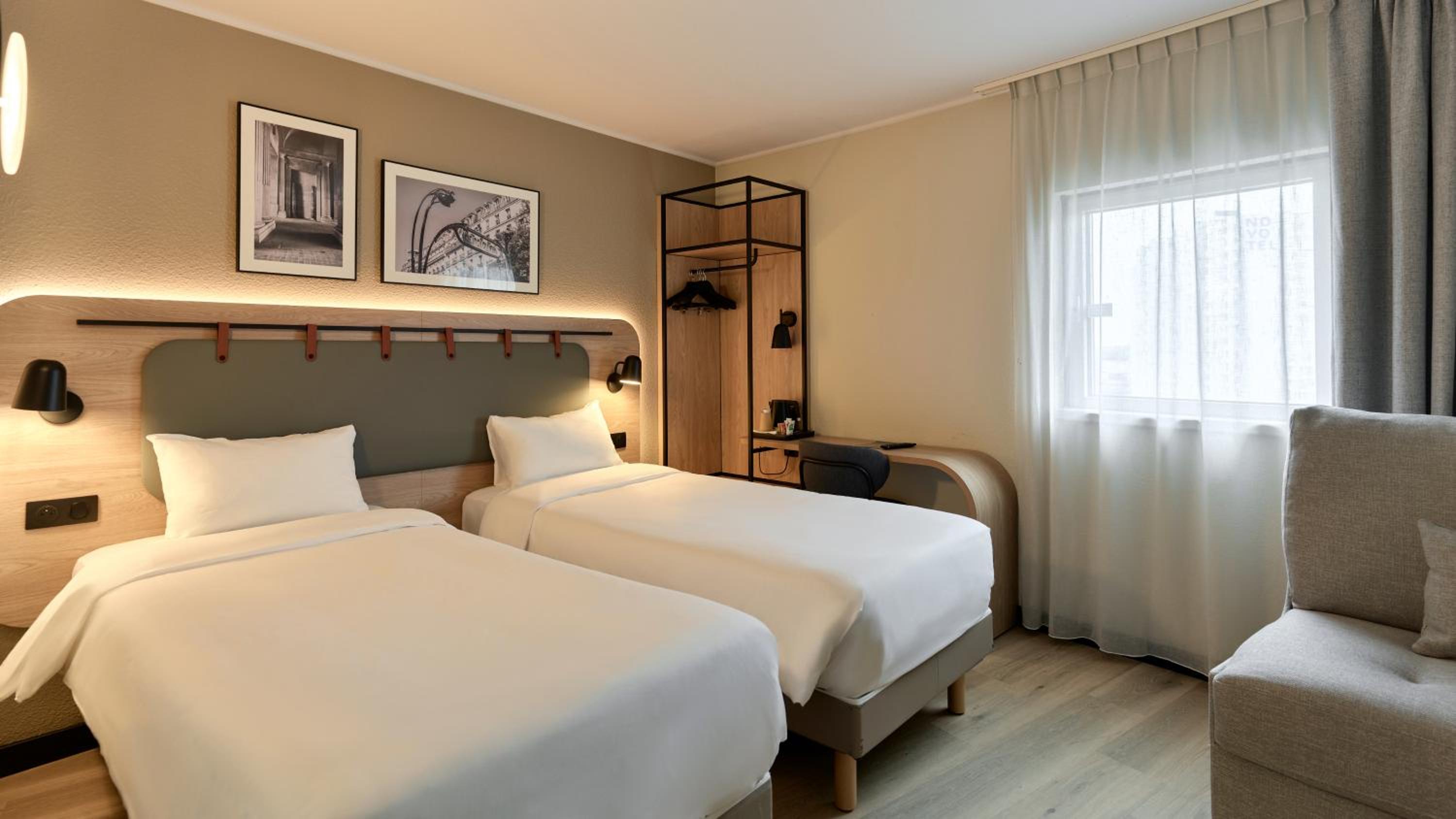 קמפניל פריים פריז פורט דה בניולה — Standard Double Room with Two Single Beds and Sofa Bed