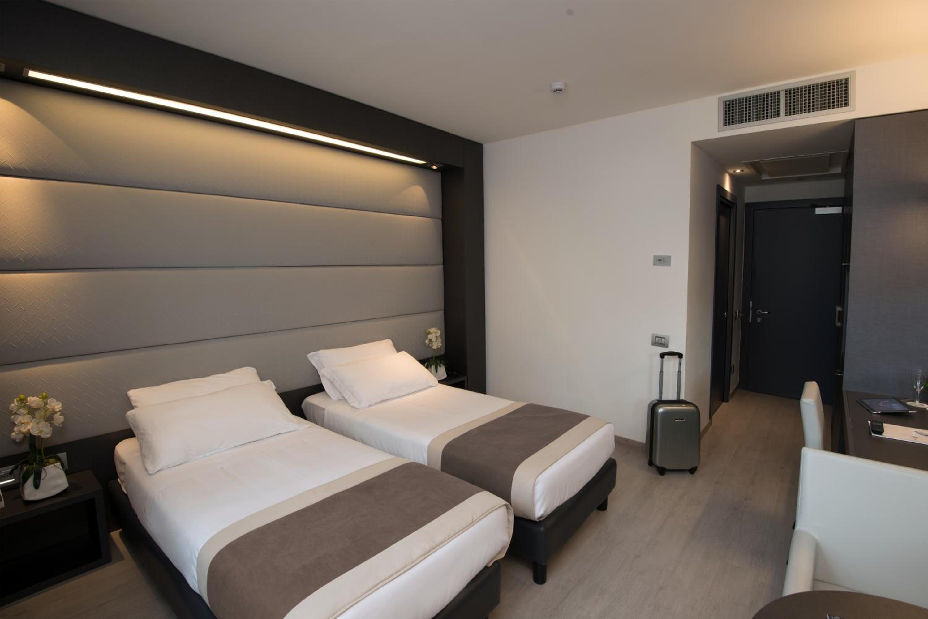 Twin Room - Photo 1