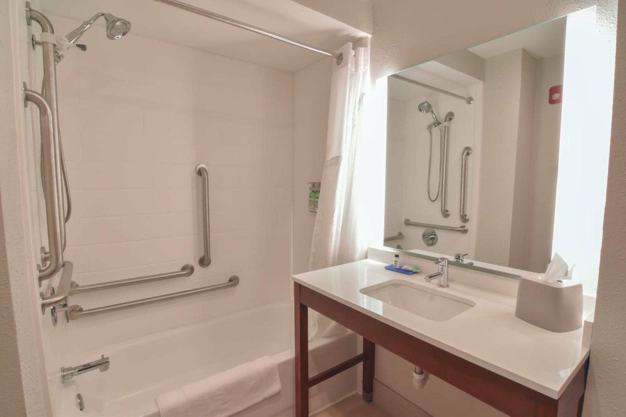 Deluxe King Room - Hearing Accessible  - Photo 5